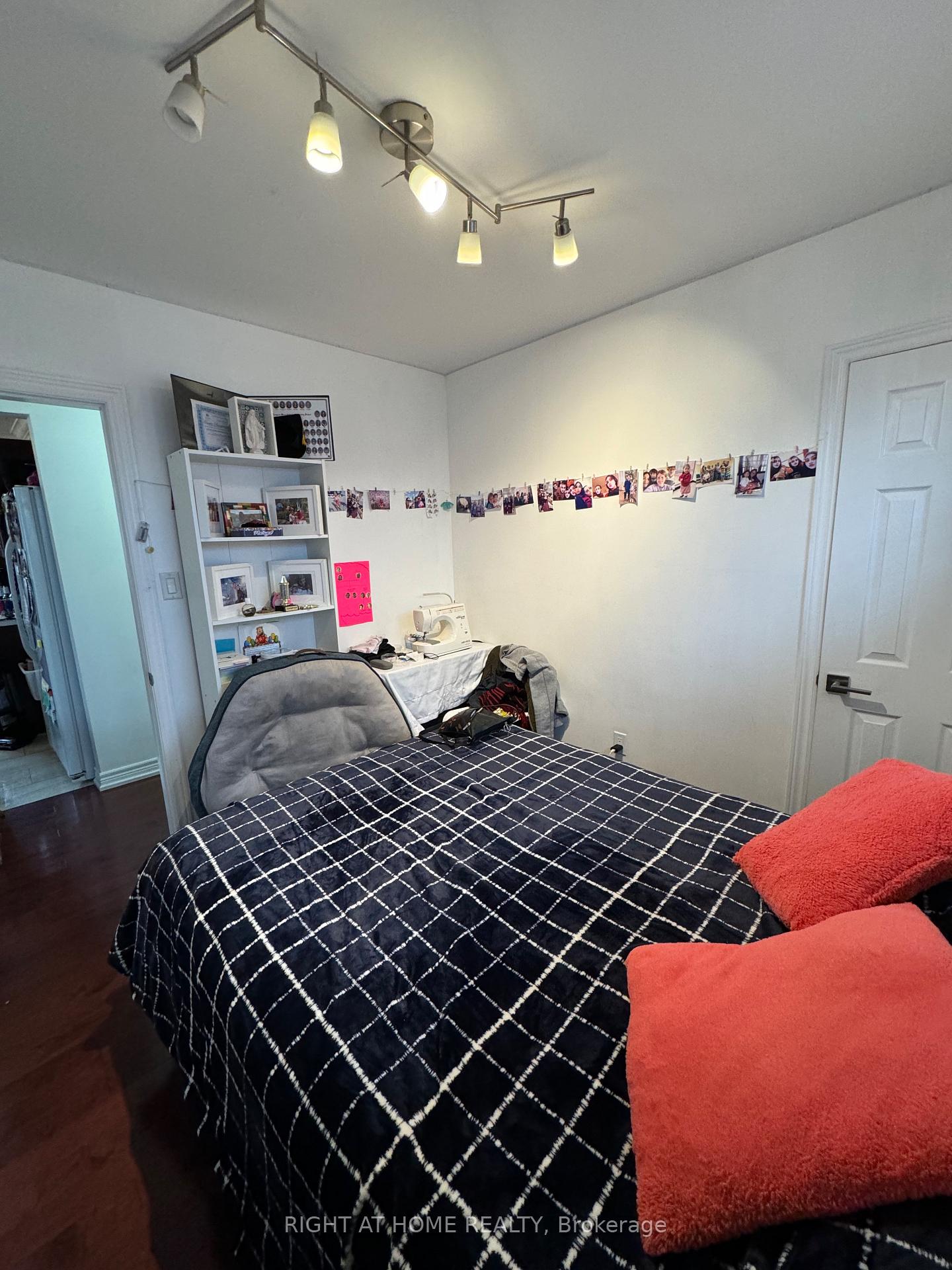 Photo 16 of Unit Upper, 821 Mohawk Road E, Hamilton, Hampton Heights — HOMEH