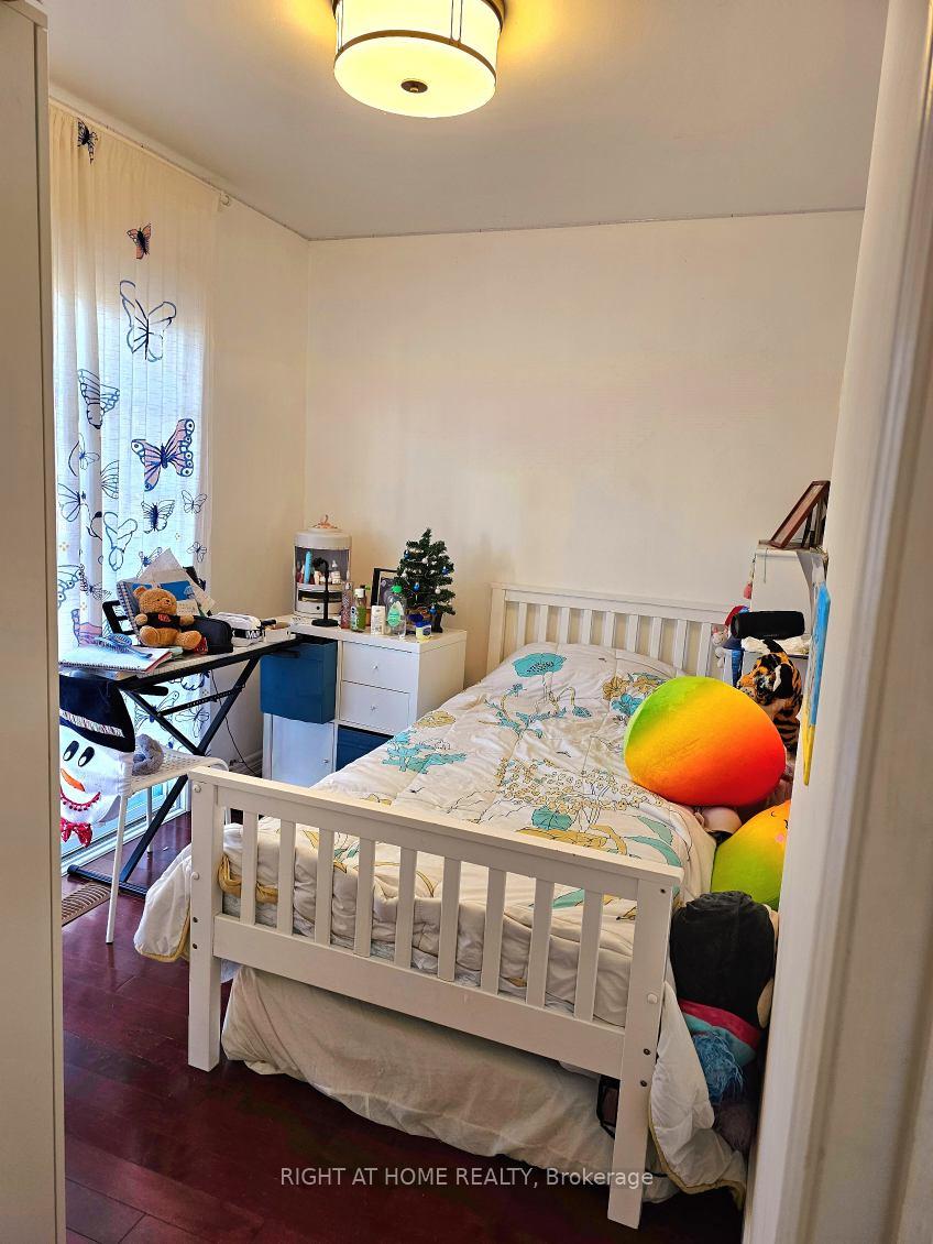 Photo 17 of Unit Upper, 821 Mohawk Road E, Hamilton, Hampton Heights — HOMEH