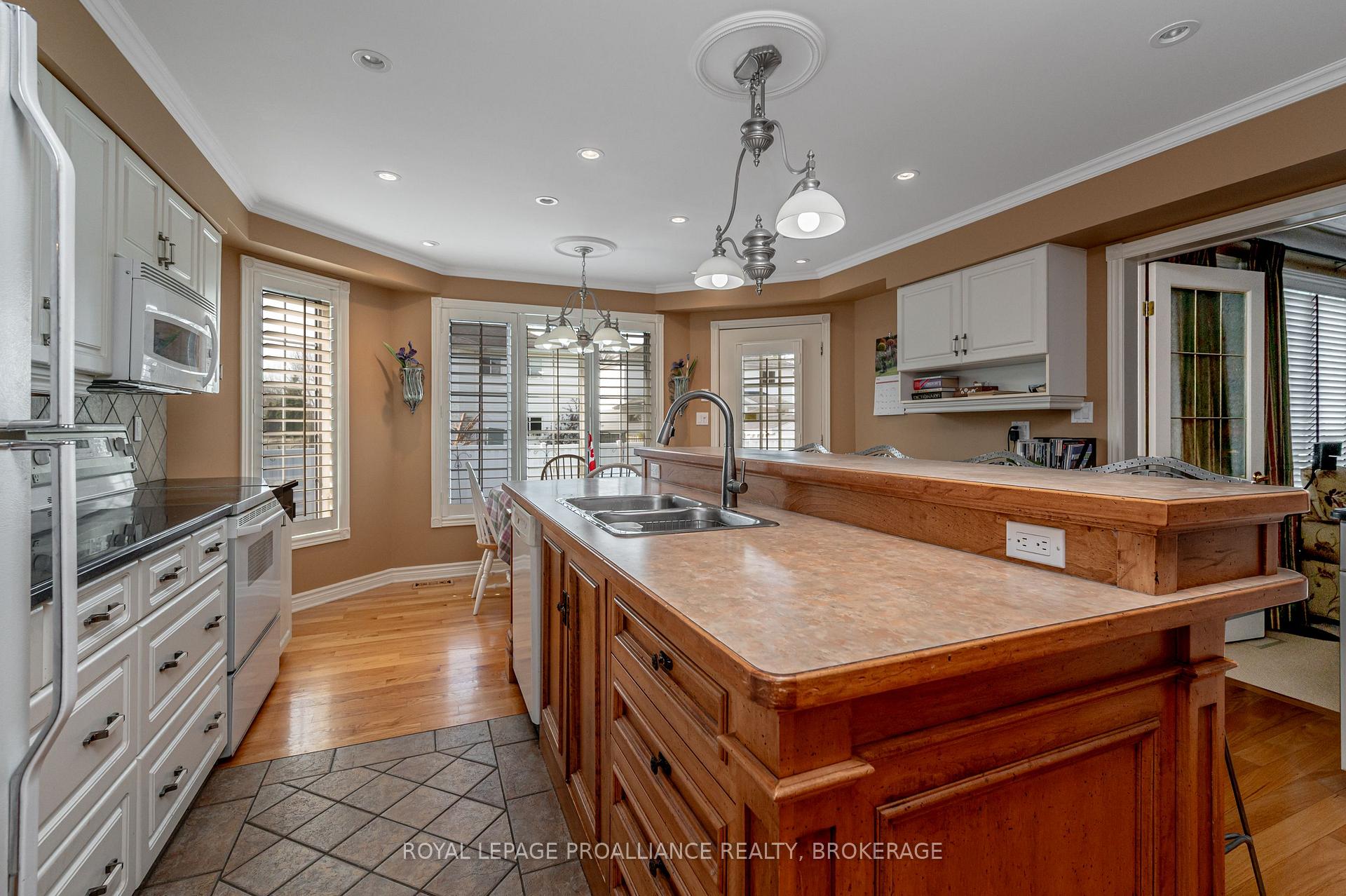 Photo 9 of 1055 Wickham Circle, Kingston, City Southwest — HOMEH