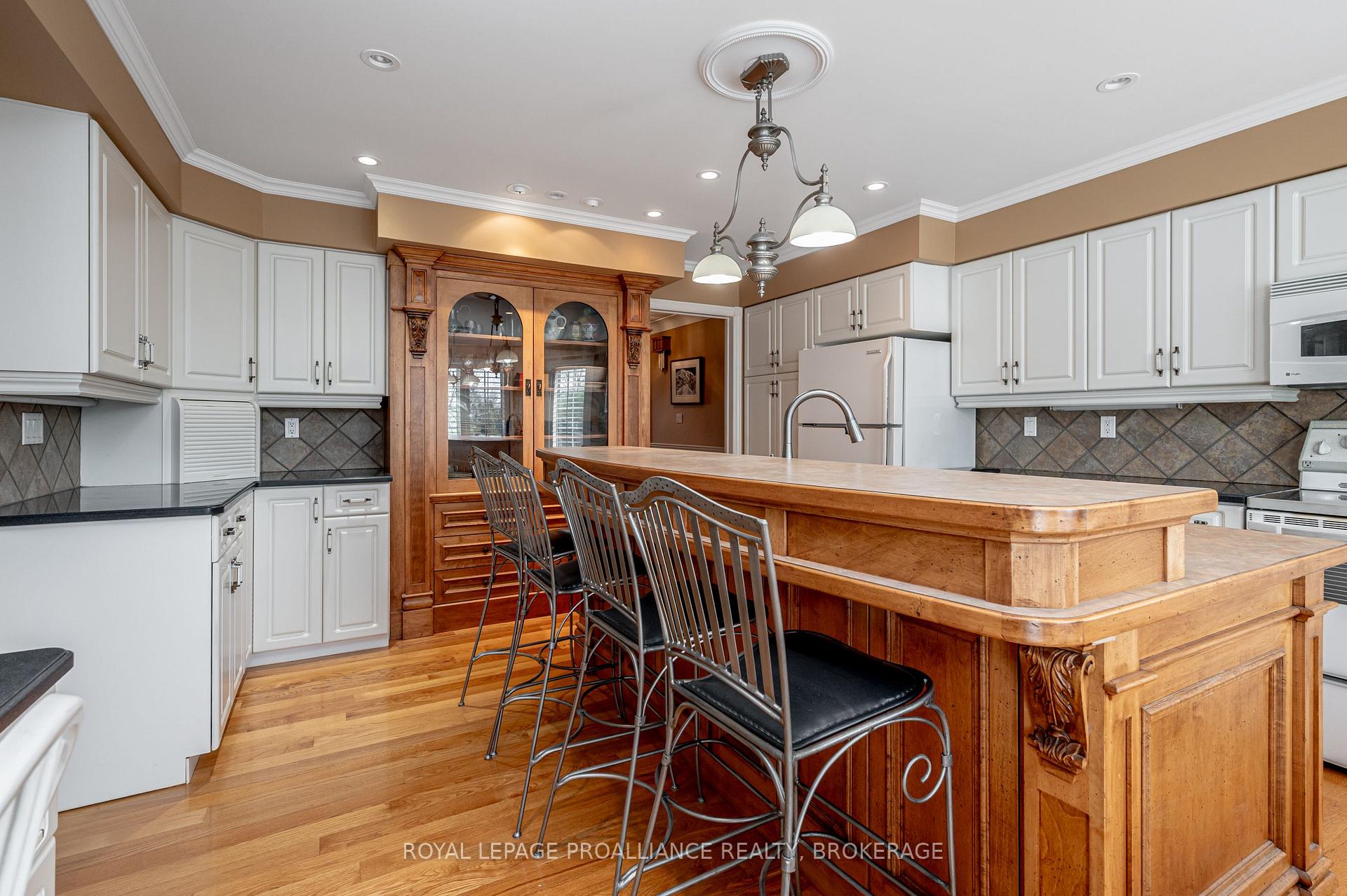 Photo 11 of 1055 Wickham Circle, Kingston, City Southwest — HOMEH