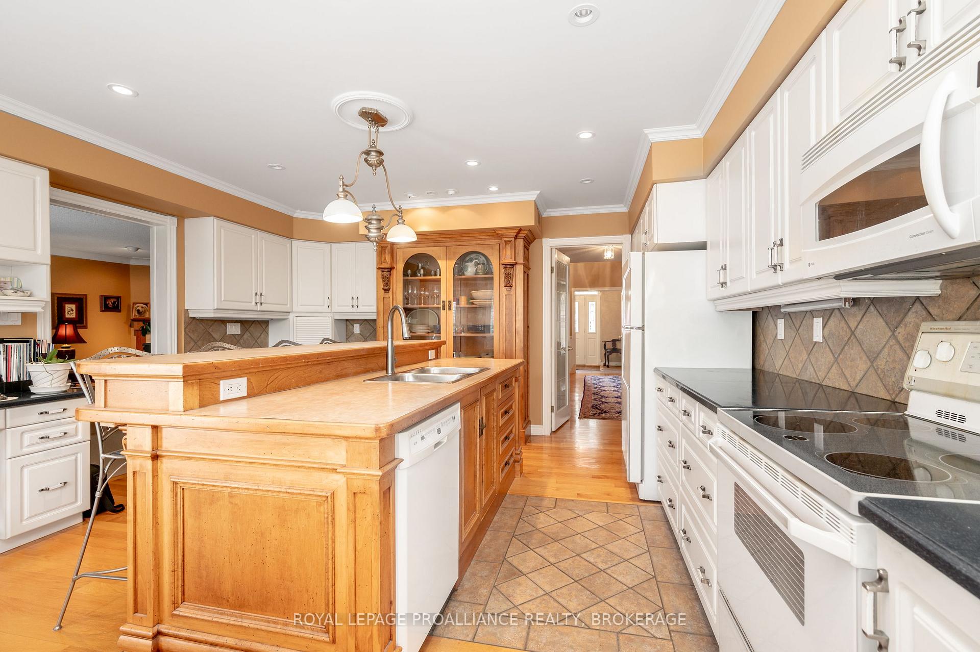 Photo 12 of 1055 Wickham Circle, Kingston, City Southwest — HOMEH