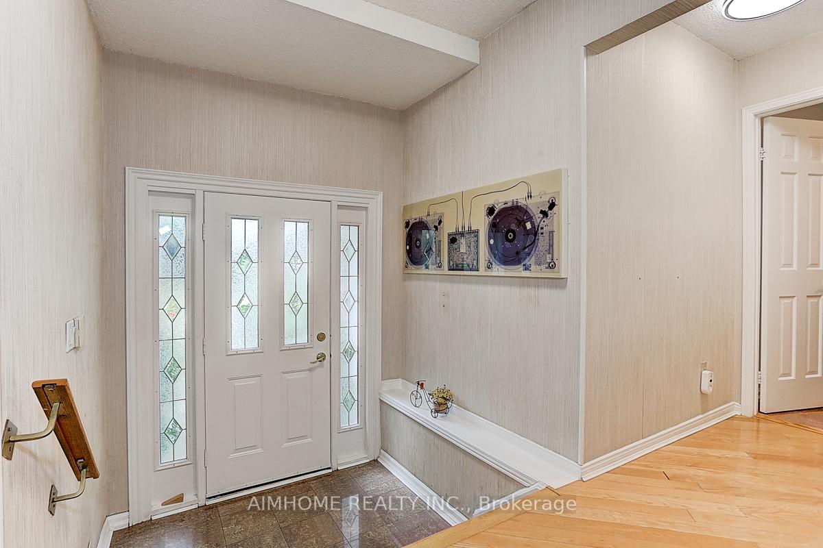 Photo 3 of 40 Willowbrook Road, Markham, Aileen-Willowbrook — HOMEH