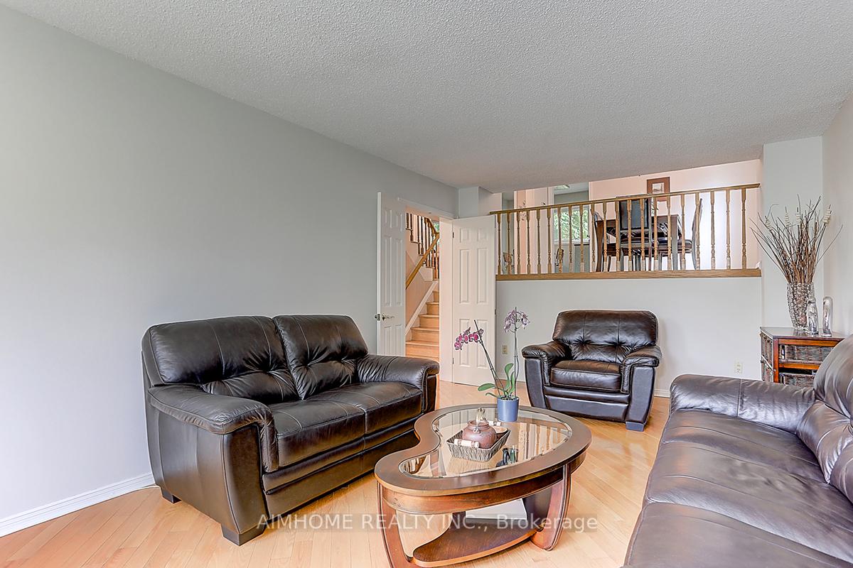 Photo 5 of 40 Willowbrook Road, Markham, Aileen-Willowbrook — HOMEH