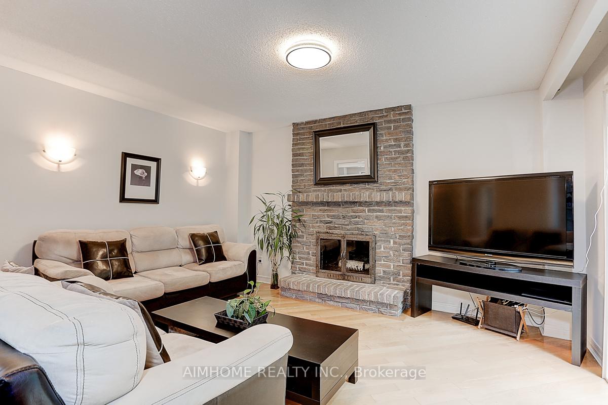 Photo 11 of 40 Willowbrook Road, Markham, Aileen-Willowbrook — HOMEH