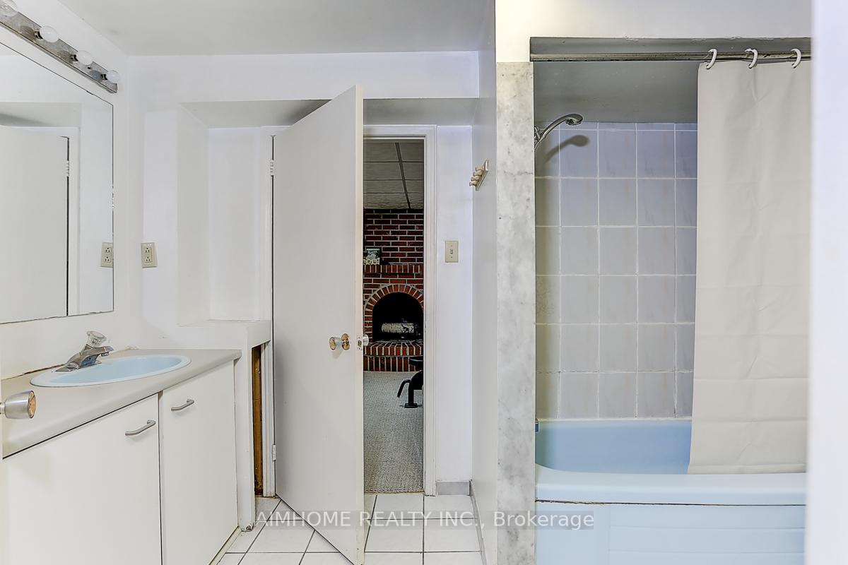 Photo 22 of 40 Willowbrook Road, Markham, Aileen-Willowbrook — HOMEH