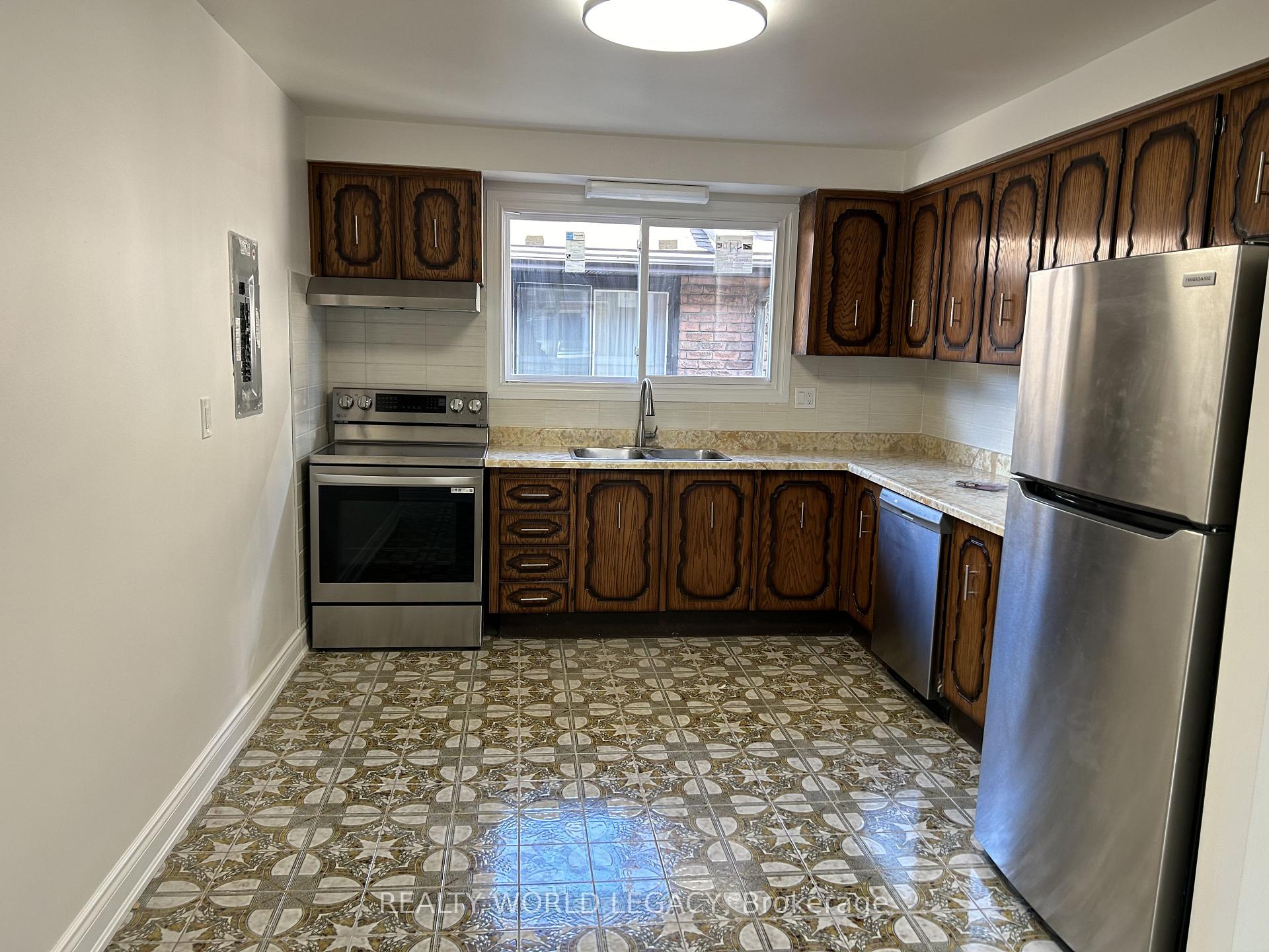 Photo 2 of 255 Guildwood Drive, Hamilton, Gurnett — HOMEH