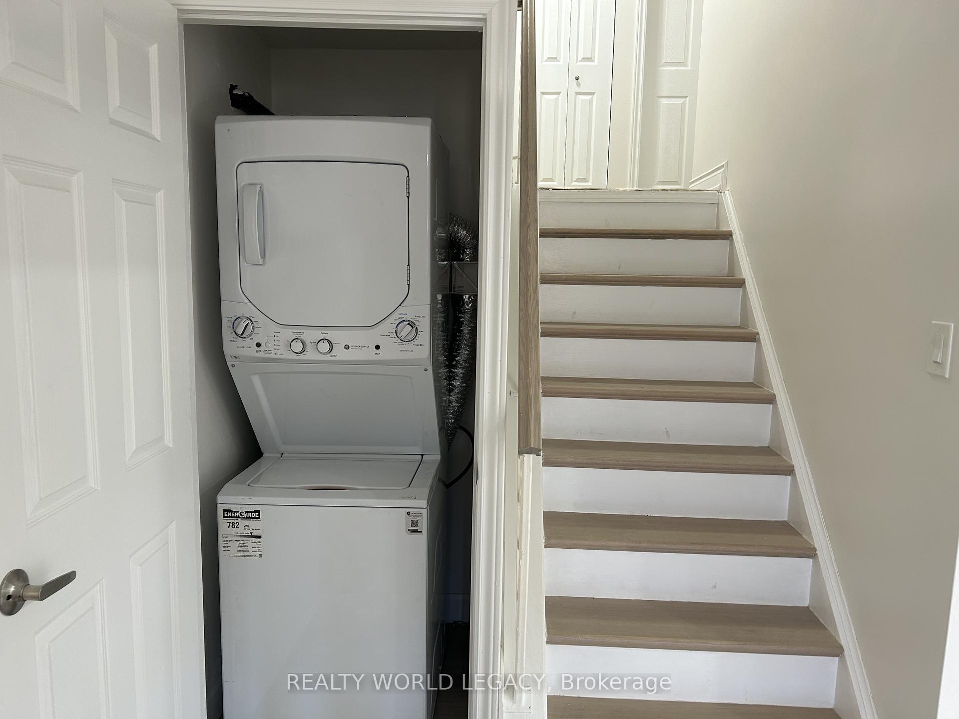 Photo 14 of 255 Guildwood Drive, Hamilton, Gurnett — HOMEH