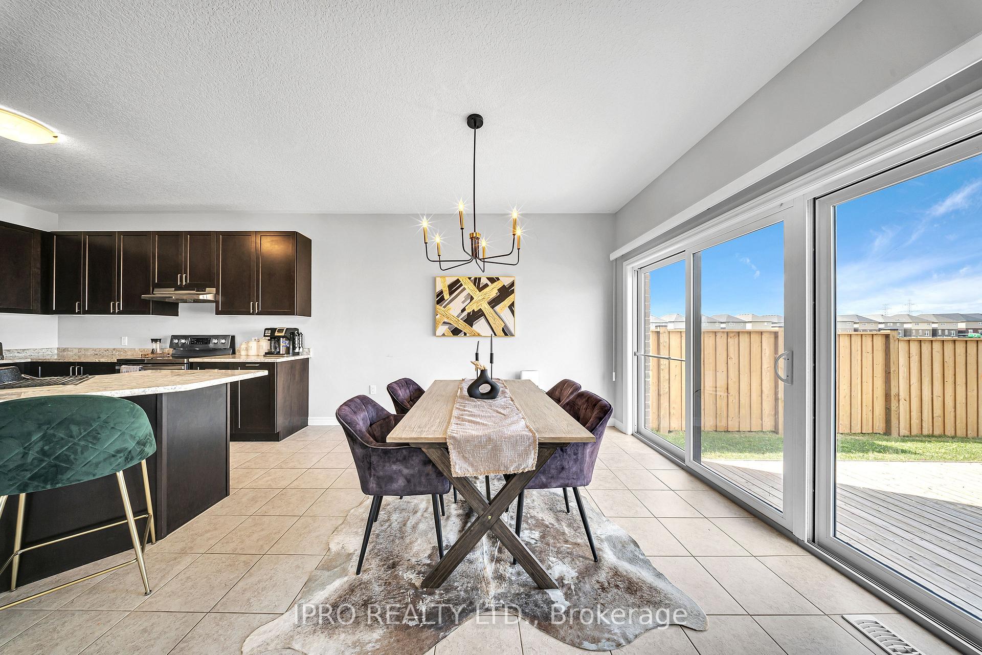 Photo 7 of 170 Dalgleish Trail, Hamilton, Rural Glanbrook — HOMEH
