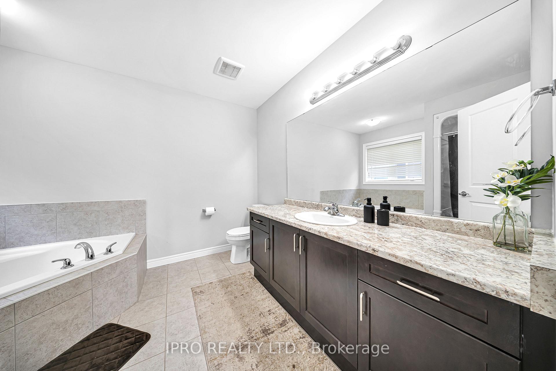 Photo 21 of 170 Dalgleish Trail, Hamilton, Rural Glanbrook — HOMEH