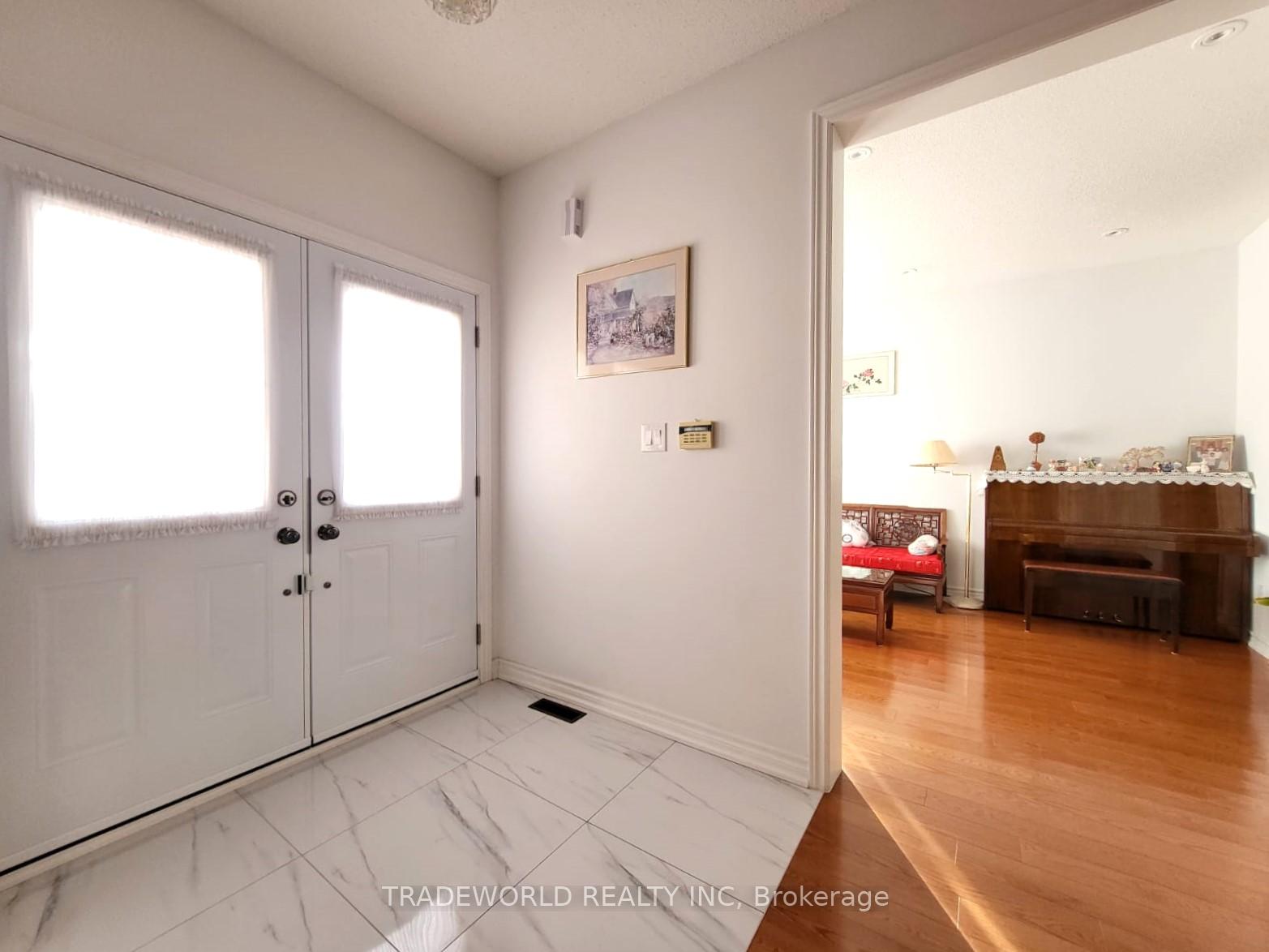 Photo 2 of 260 Highglen Avenue, Markham, Milliken Mills East — HOMEH