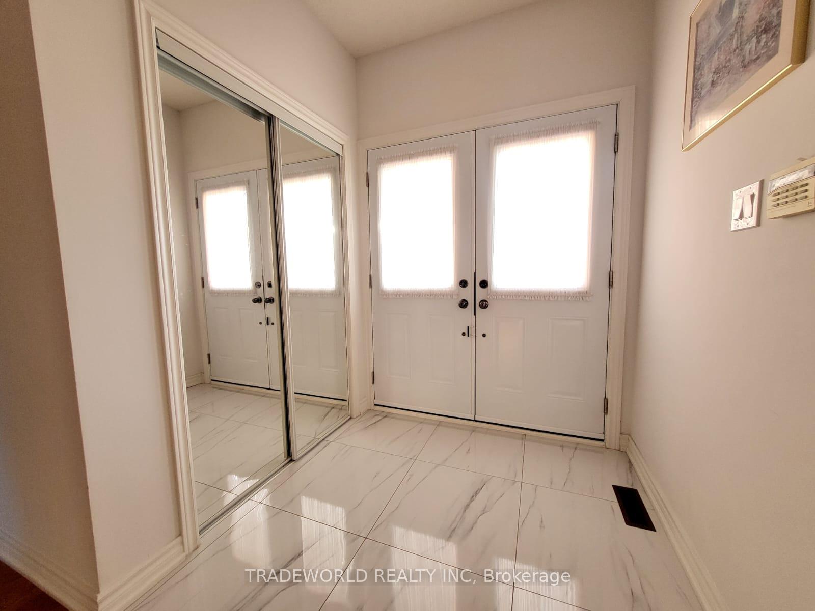 Photo 3 of 260 Highglen Avenue, Markham, Milliken Mills East — HOMEH
