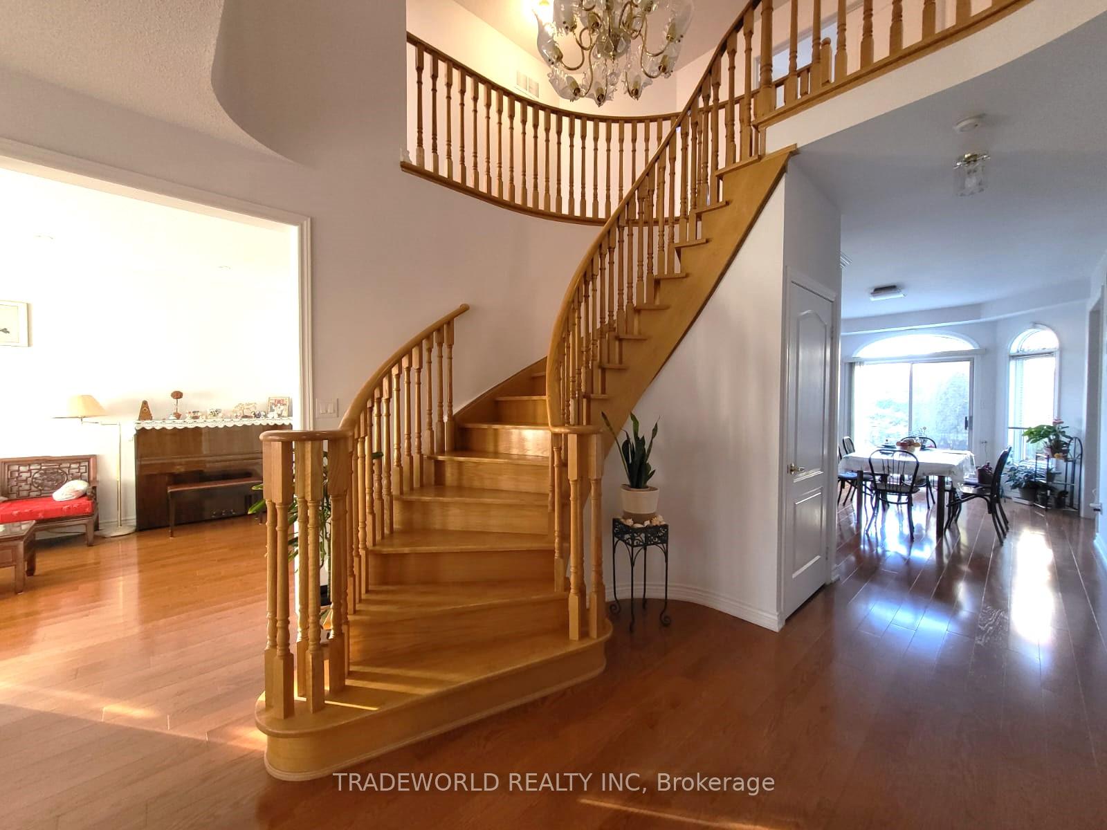 Photo 4 of 260 Highglen Avenue, Markham, Milliken Mills East — HOMEH