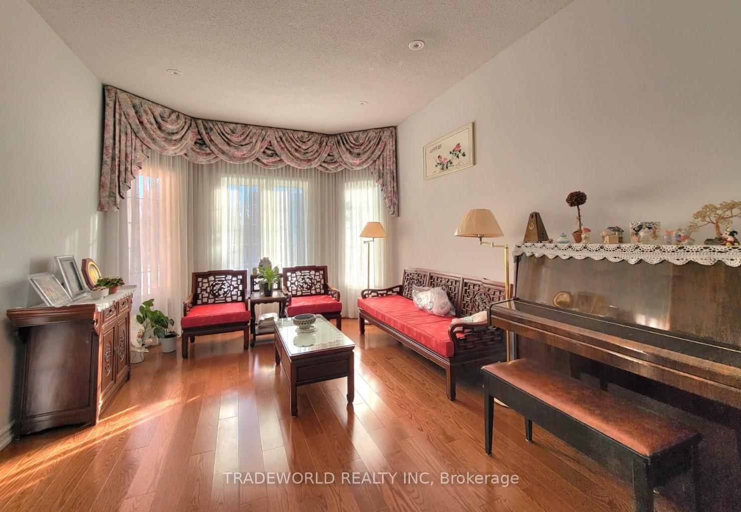 Photo 6 of 260 Highglen Avenue, Markham, Milliken Mills East — HOMEH