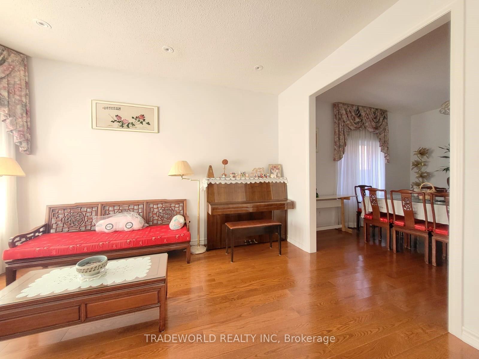 Photo 7 of 260 Highglen Avenue, Markham, Milliken Mills East — HOMEH
