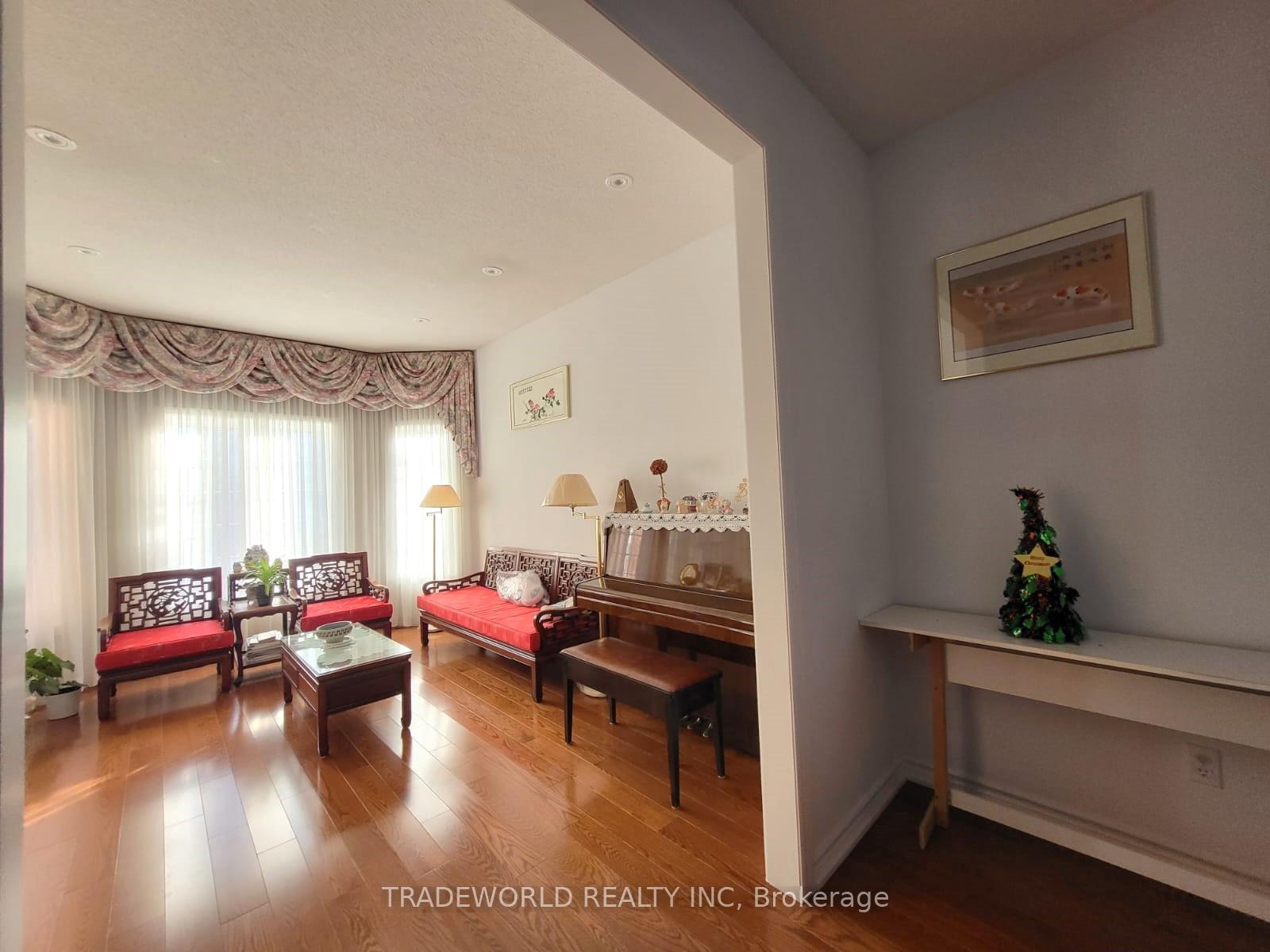 Photo 9 of 260 Highglen Avenue, Markham, Milliken Mills East — HOMEH