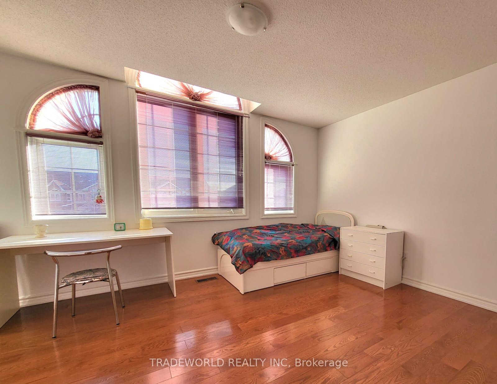 Photo 21 of 260 Highglen Avenue, Markham, Milliken Mills East — HOMEH