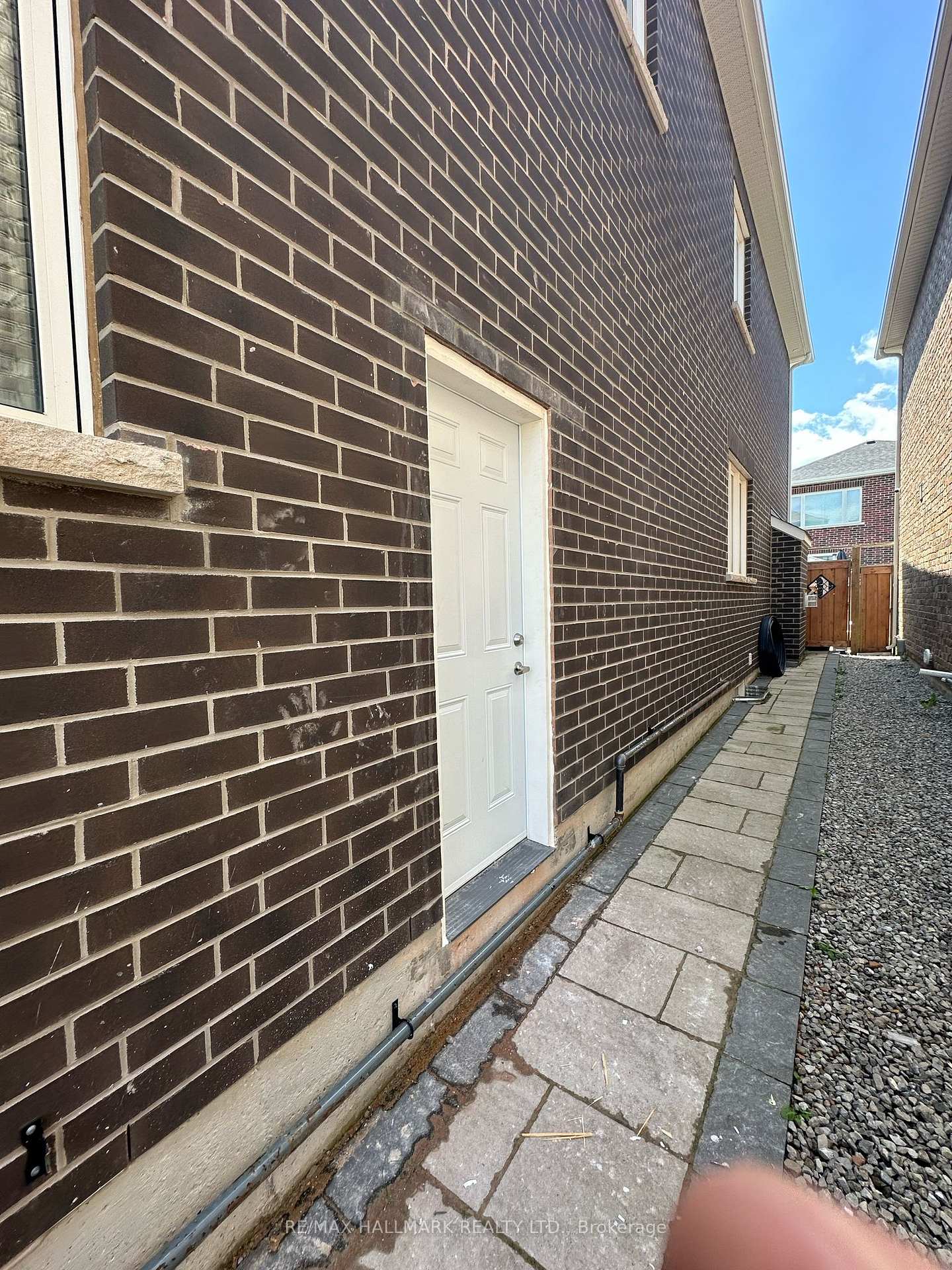 Photo 2 of Unit Basement, 1392 Sycamore Gardens, Milton, Cobban — HOMEH