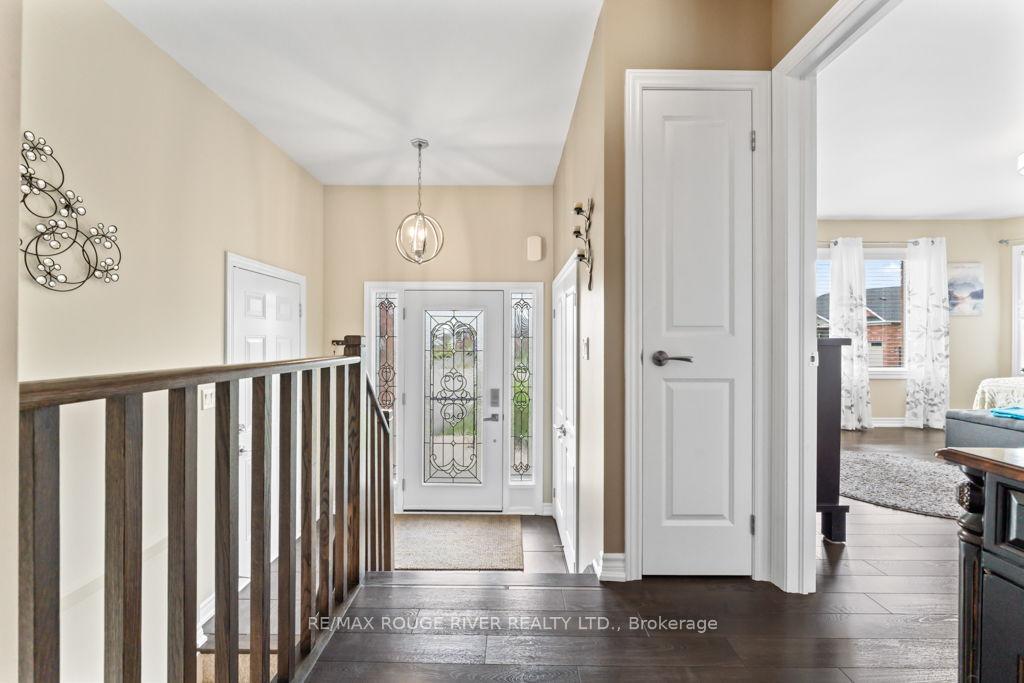 Photo 3 of 24 Milner Court, Kawartha Lakes, Lindsay — HOMEH