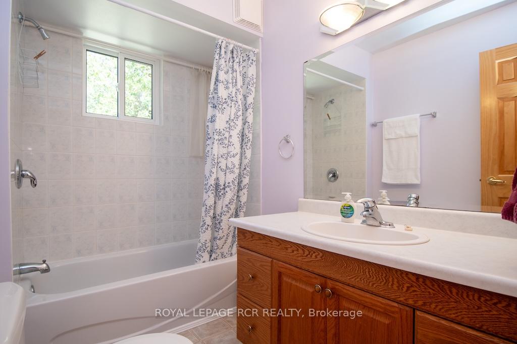 Photo 18 of 24 Juniper Crescent, Kawartha Lakes, Somerville — HOMEH