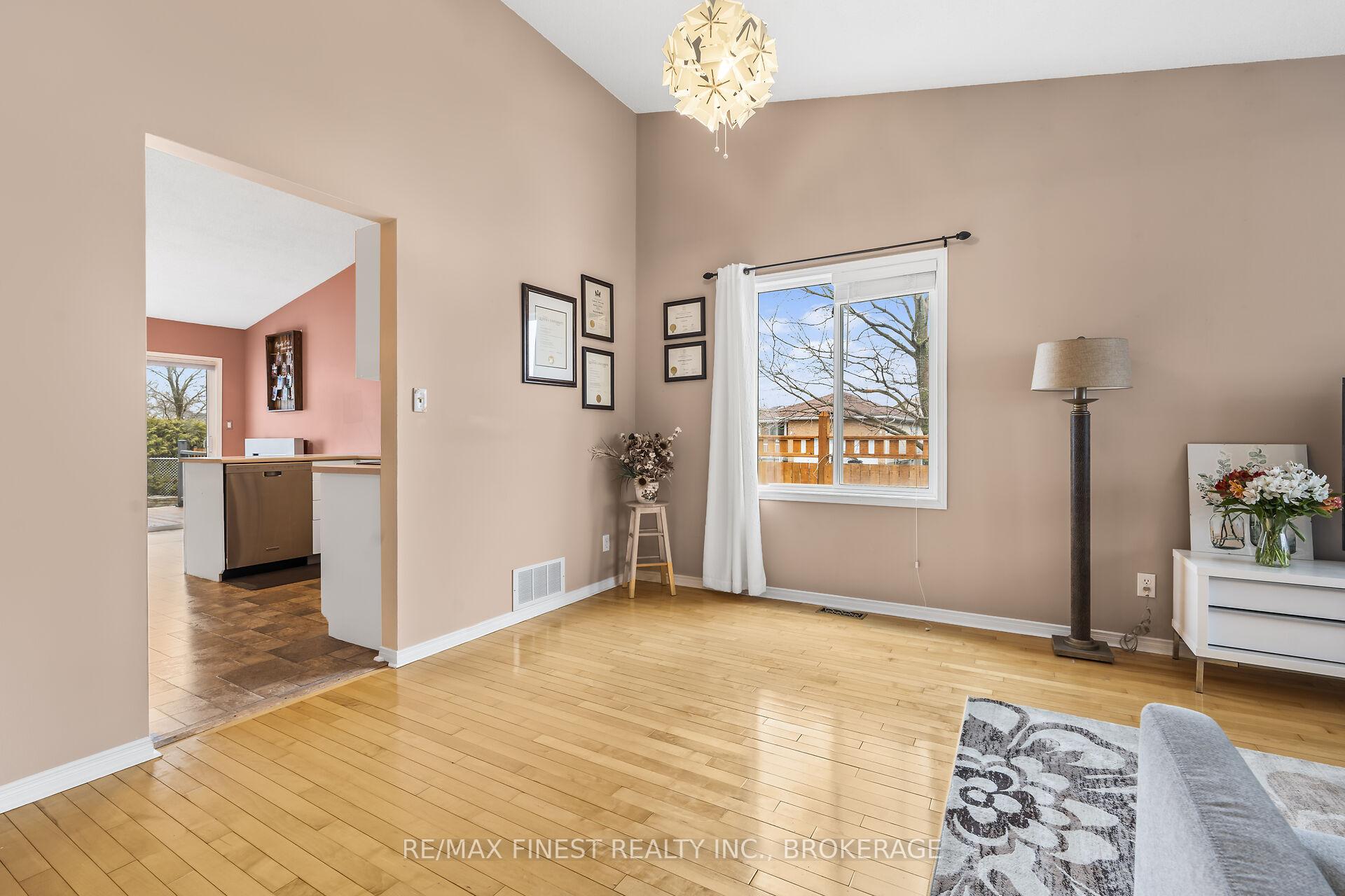 Photo 10 of 455 Freeman Crescent, Kingston, Kingston East (Incl Barret Crt) — HOMEH