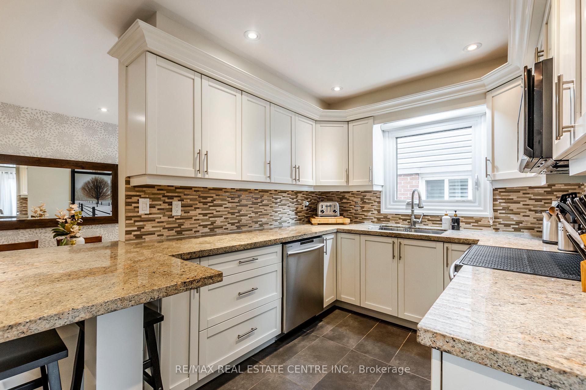 Photo 3 of 481 Bell Street, Milton, Bronte Meadows — HOMEH
