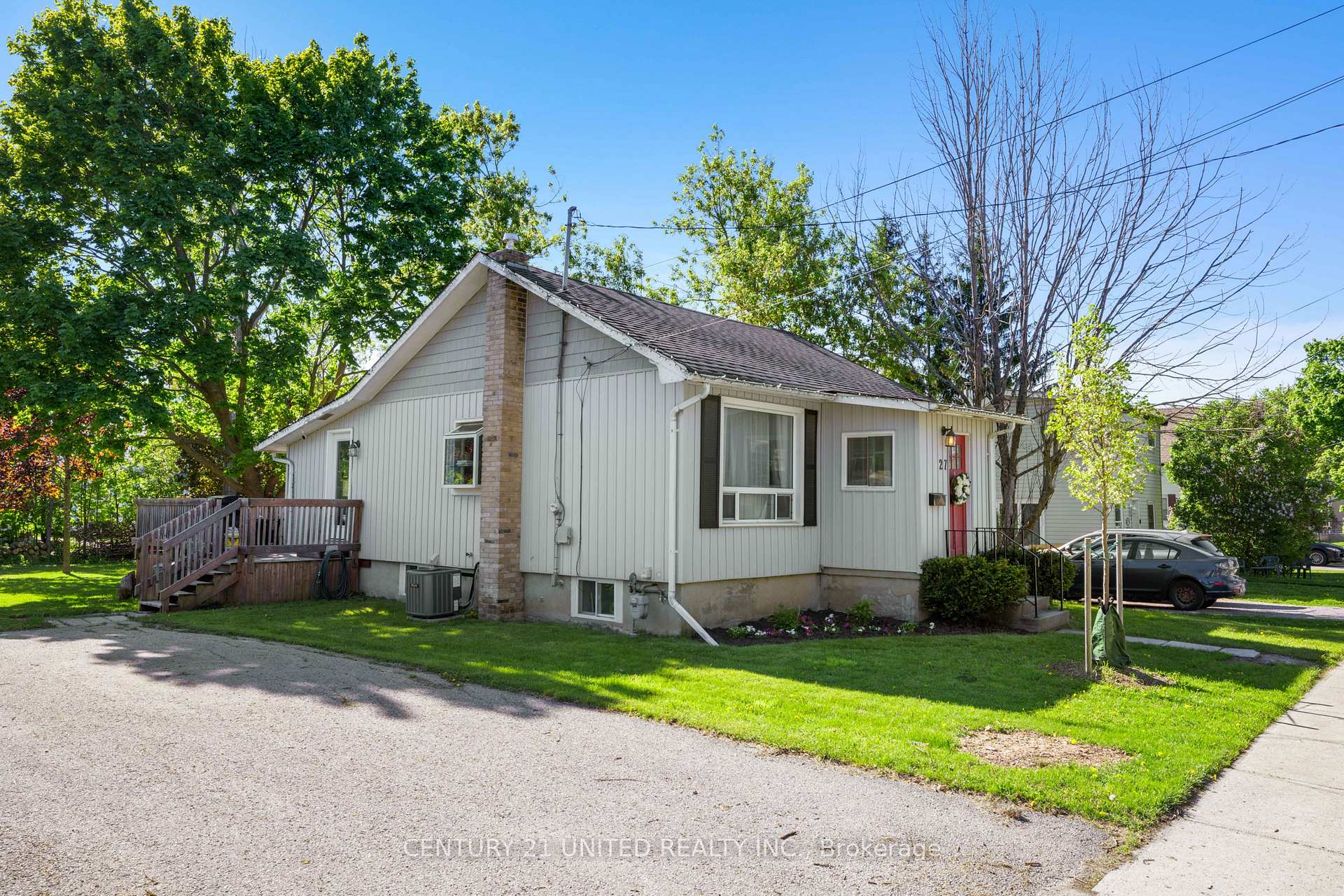 Photo 2 of 27 St Patrick Street, Kawartha Lakes, Lindsay — HOMEH