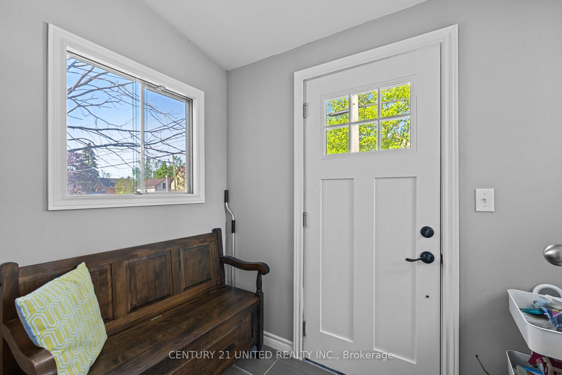 Photo 3 of 27 St Patrick Street, Kawartha Lakes, Lindsay — HOMEH