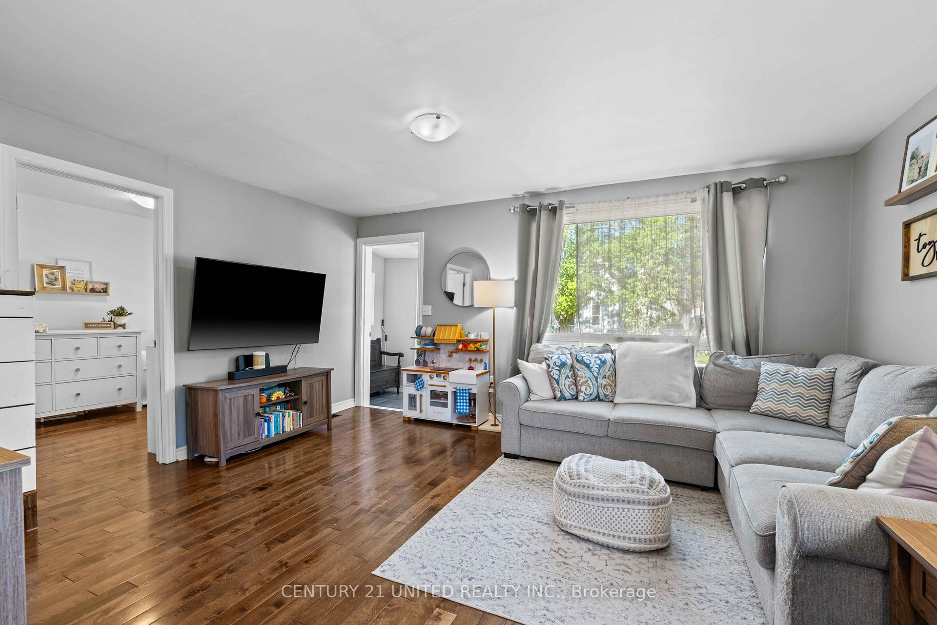 Photo 4 of 27 St Patrick Street, Kawartha Lakes, Lindsay — HOMEH