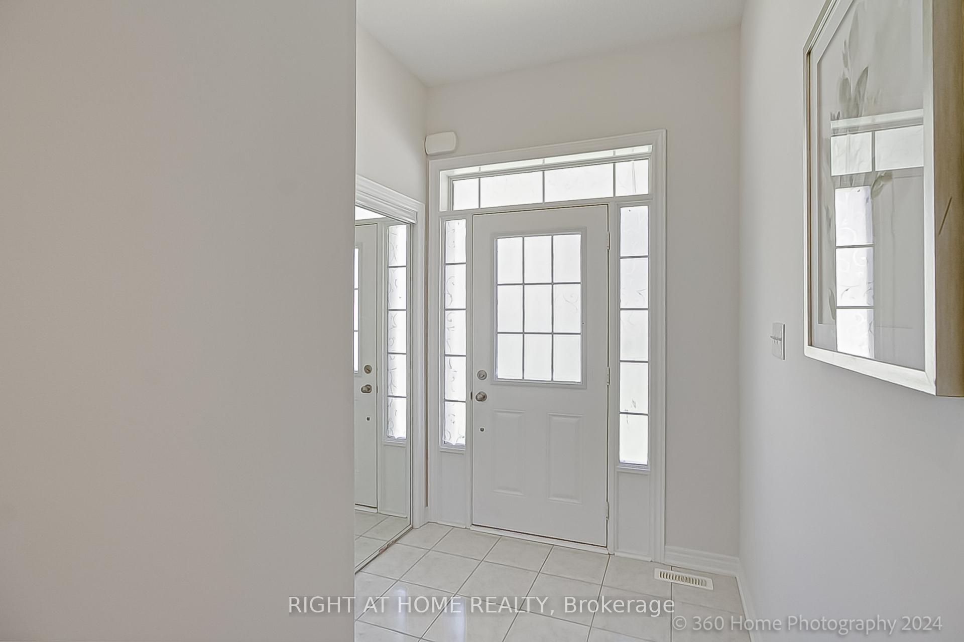 Photo 2 of 125 Wilfred Murison Avenue, Markham, Berczy — HOMEH