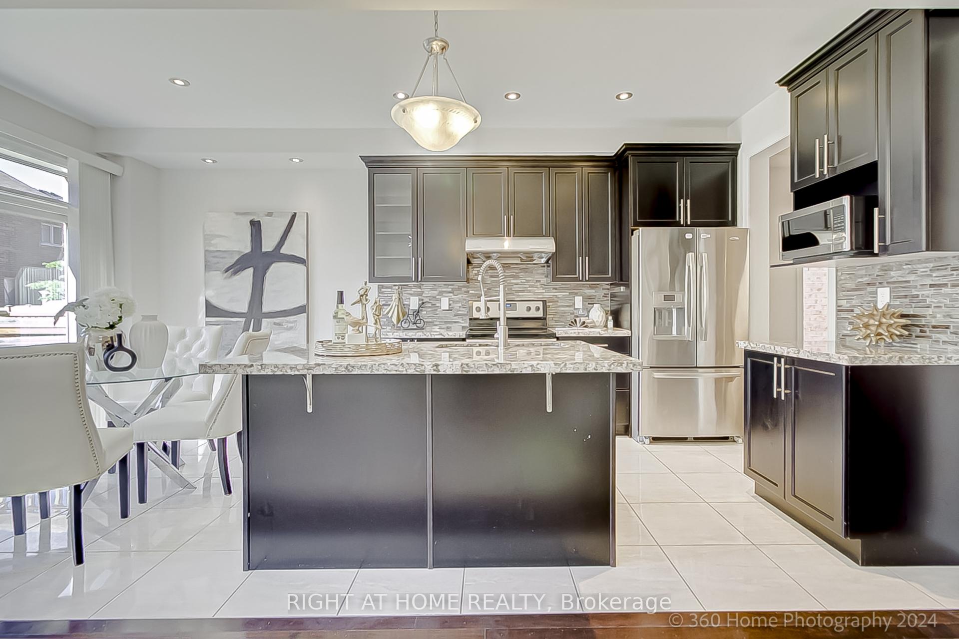 Photo 6 of 125 Wilfred Murison Avenue, Markham, Berczy — HOMEH