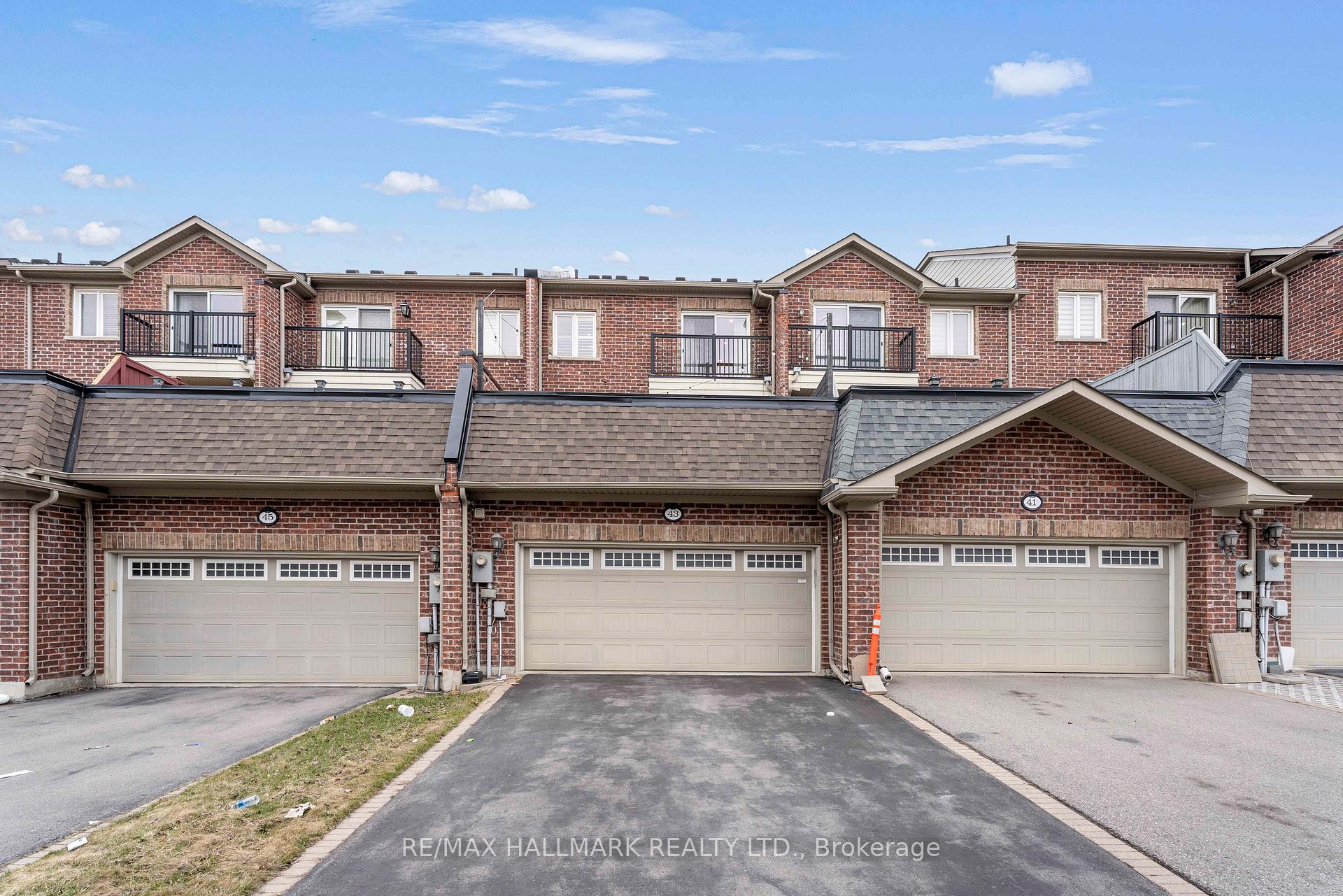 Photo 3 of 43 Walter Scott Crescent, Markham, Victoria Square — HOMEH