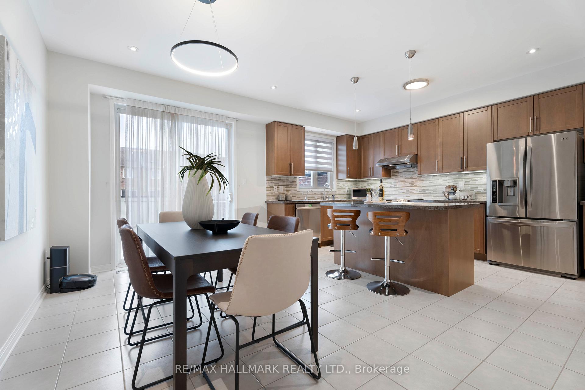 Photo 10 of 43 Walter Scott Crescent, Markham, Victoria Square — HOMEH