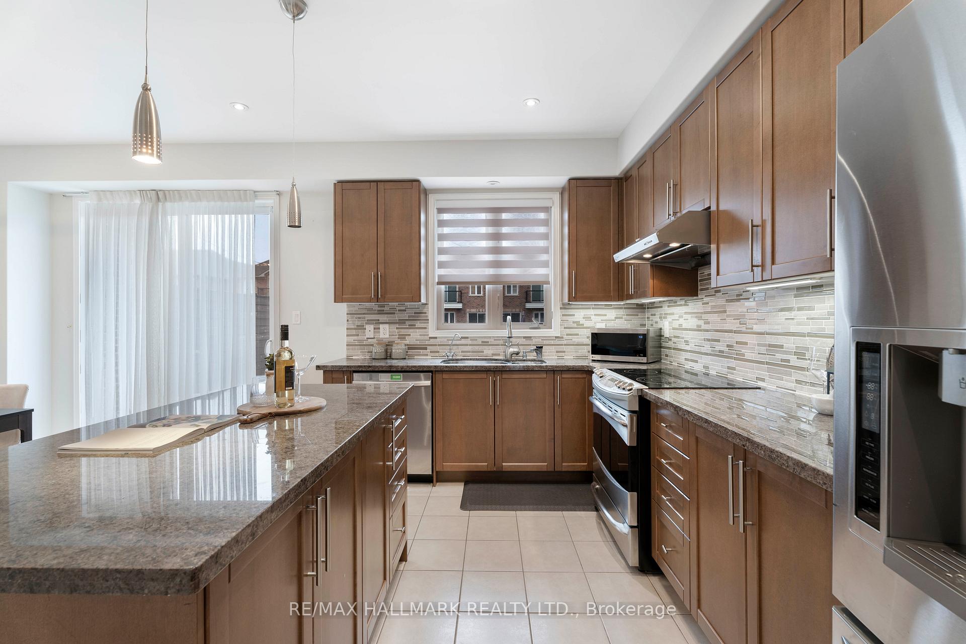 Photo 13 of 43 Walter Scott Crescent, Markham, Victoria Square — HOMEH