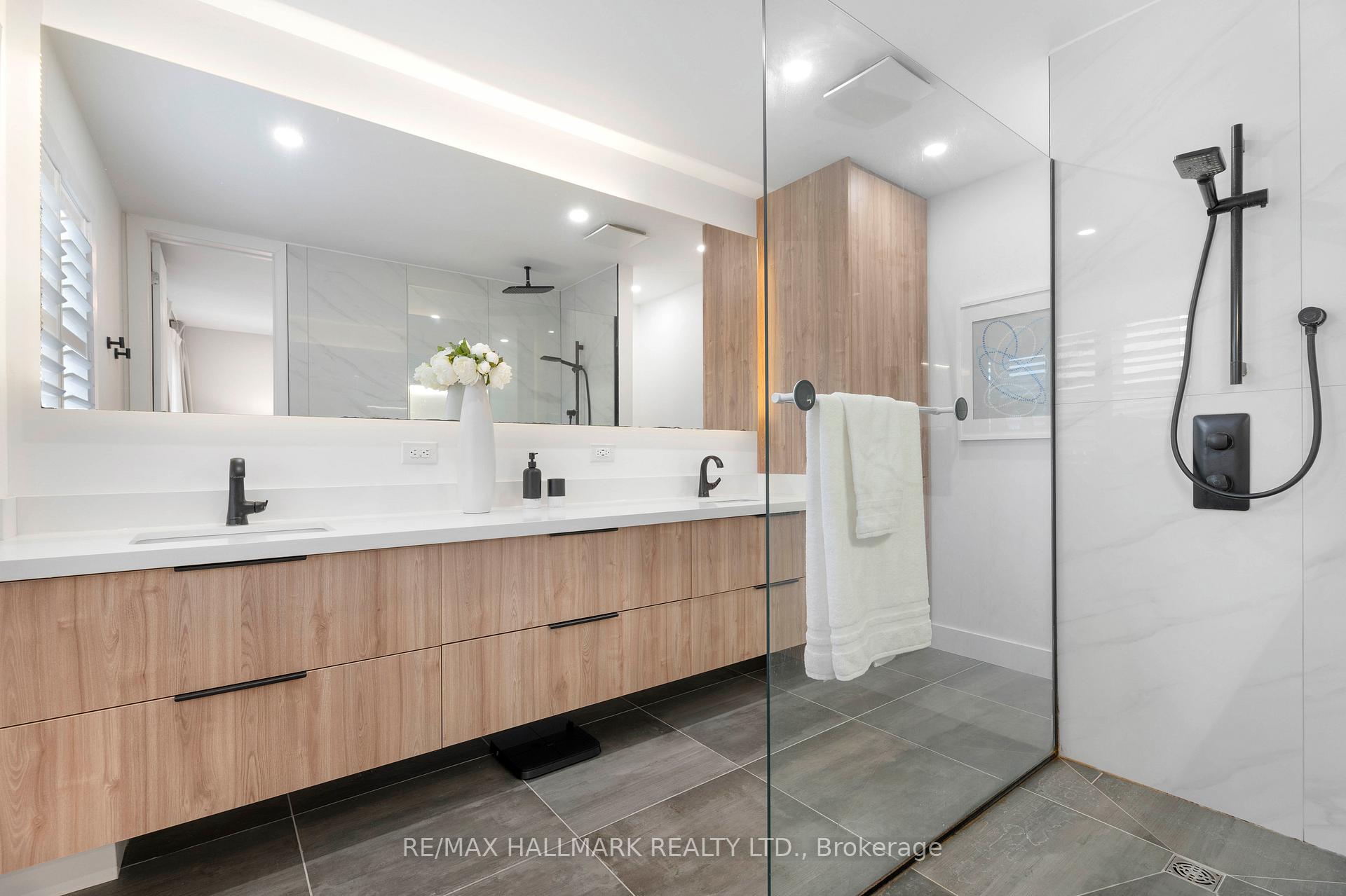 Photo 26 of 43 Walter Scott Crescent, Markham, Victoria Square — HOMEH