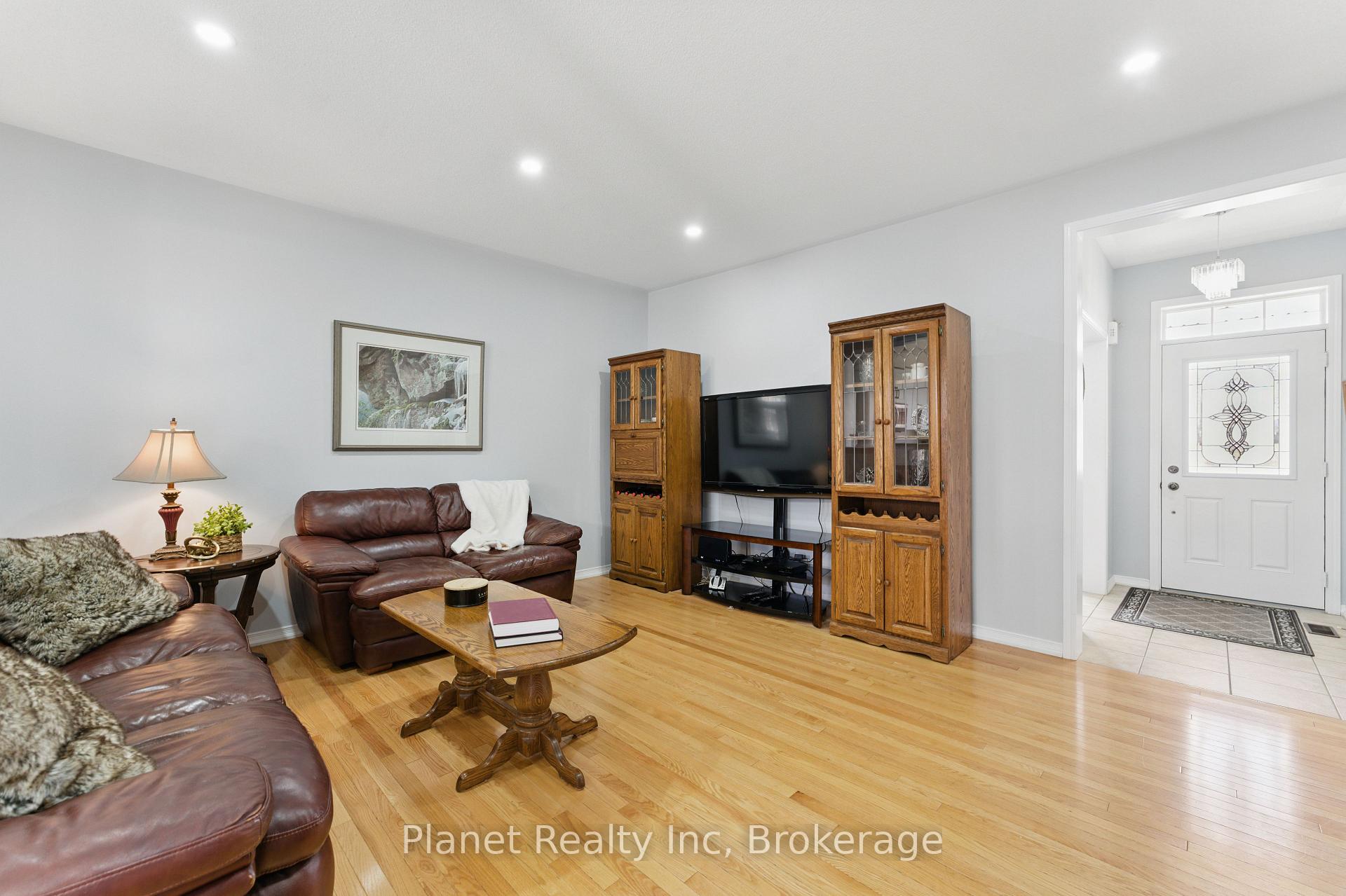 Photo 8 of Unit 9, 651 Farmstead Drive, Milton, Willmott — HOMEH