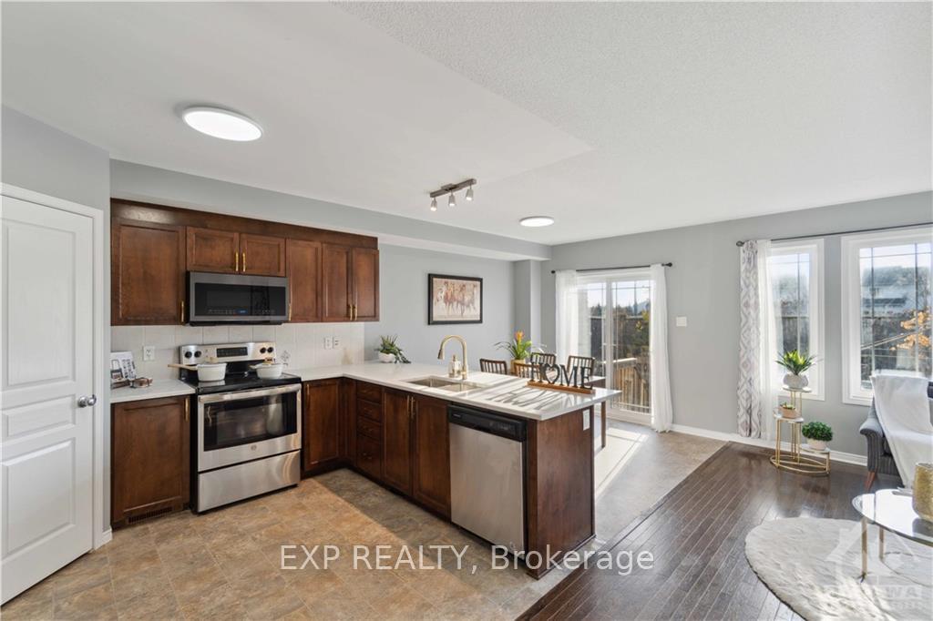 Photo 5 of 642 Pepperville Crescent, Ottawa, Kanata - Emerald Meadows/Trailwest — HOMEH