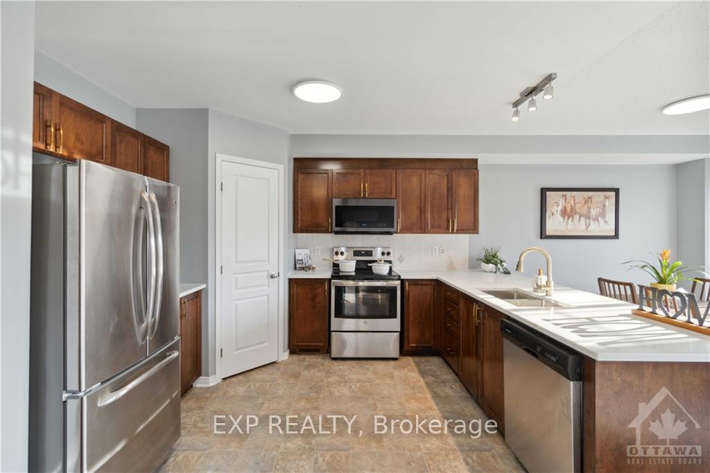Photo 8 of 642 Pepperville Crescent, Ottawa, Kanata - Emerald Meadows/Trailwest — HOMEH