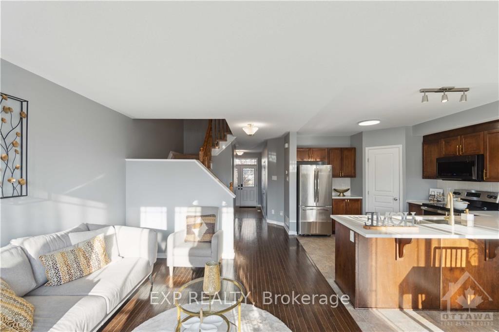 Photo 9 of 642 Pepperville Crescent, Ottawa, Kanata - Emerald Meadows/Trailwest — HOMEH