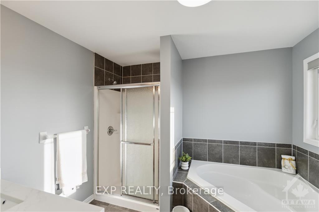 Photo 18 of 642 Pepperville Crescent, Ottawa, Kanata - Emerald Meadows/Trailwest — HOMEH