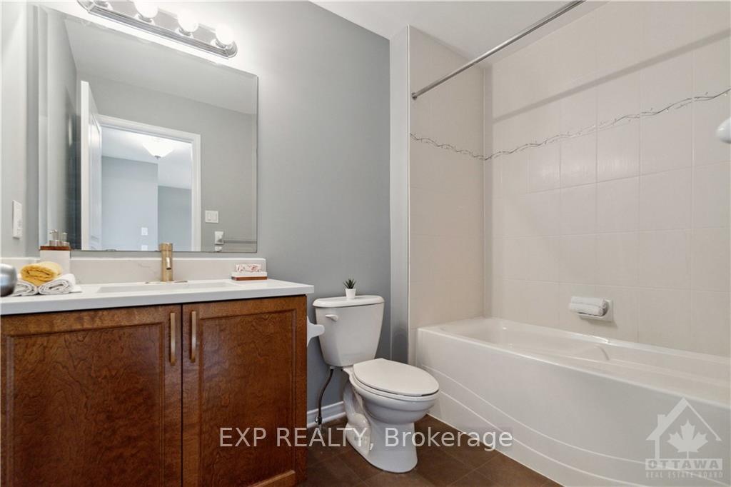 Photo 20 of 642 Pepperville Crescent, Ottawa, Kanata - Emerald Meadows/Trailwest — HOMEH