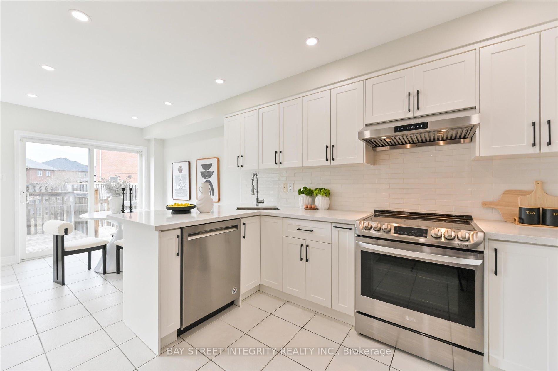 Photo 10 of 14 Attilio Street, Markham, Village Green-South Unionville — HOMEH