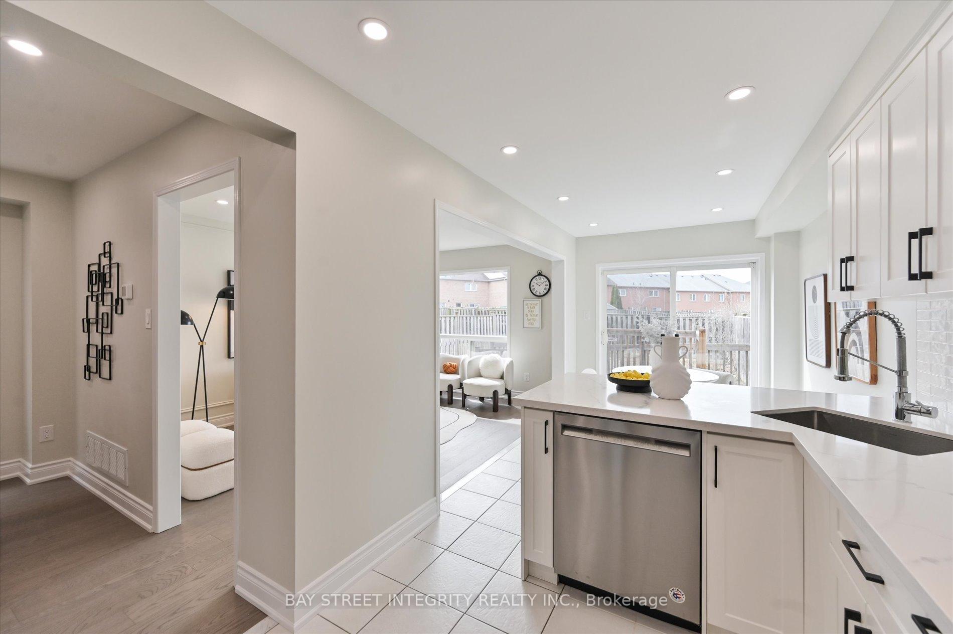 Photo 11 of 14 Attilio Street, Markham, Village Green-South Unionville — HOMEH