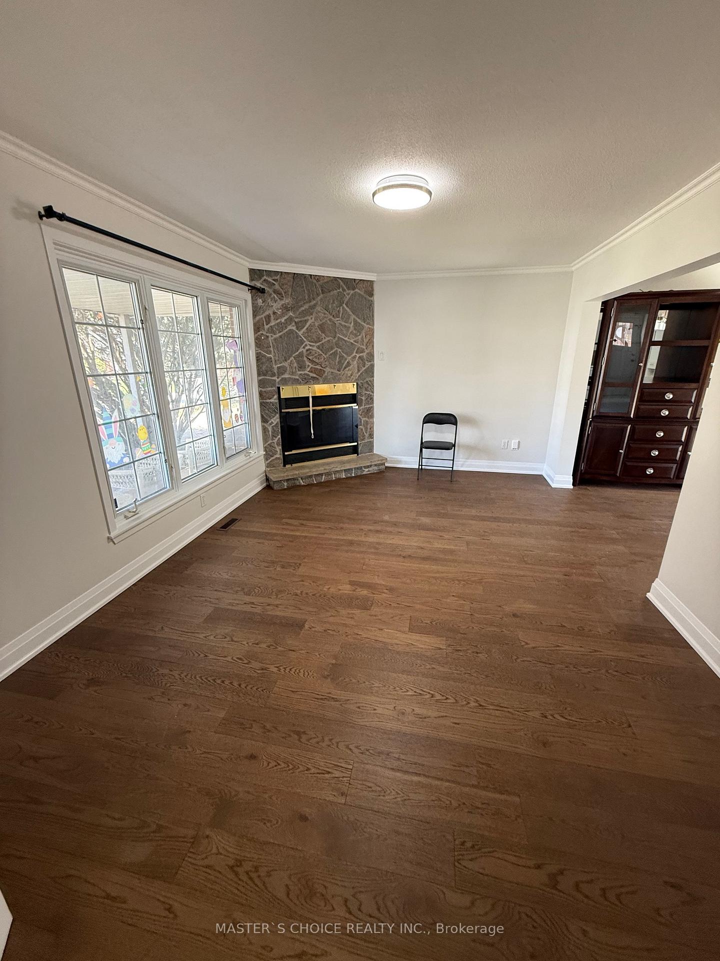 Photo 3 of 43 Wild Cherry Lane, Markham, Royal Orchard — HOMEH