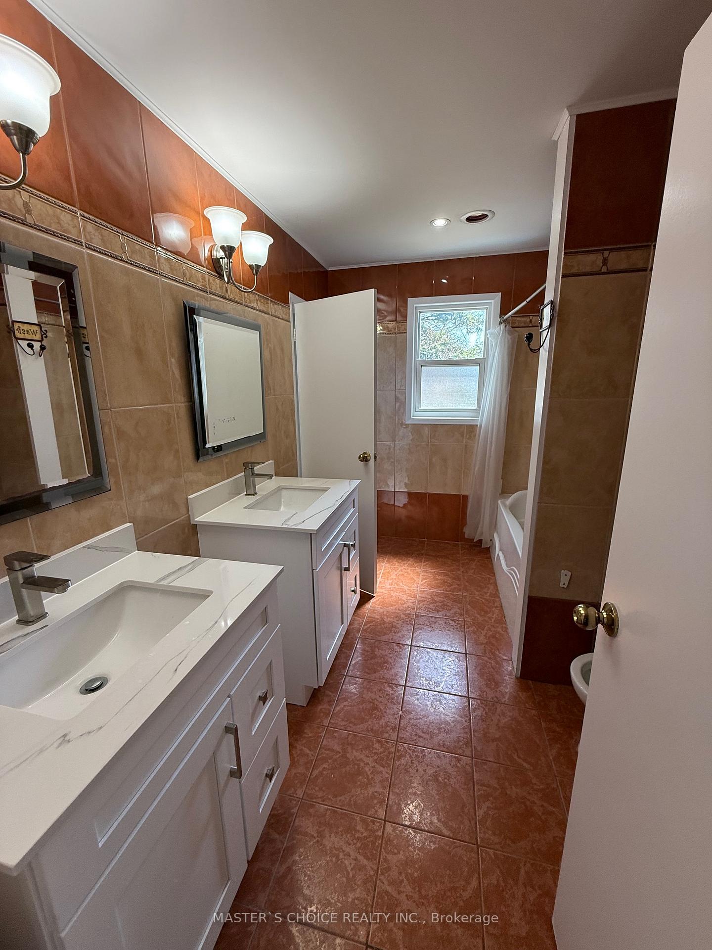 Photo 12 of 43 Wild Cherry Lane, Markham, Royal Orchard — HOMEH
