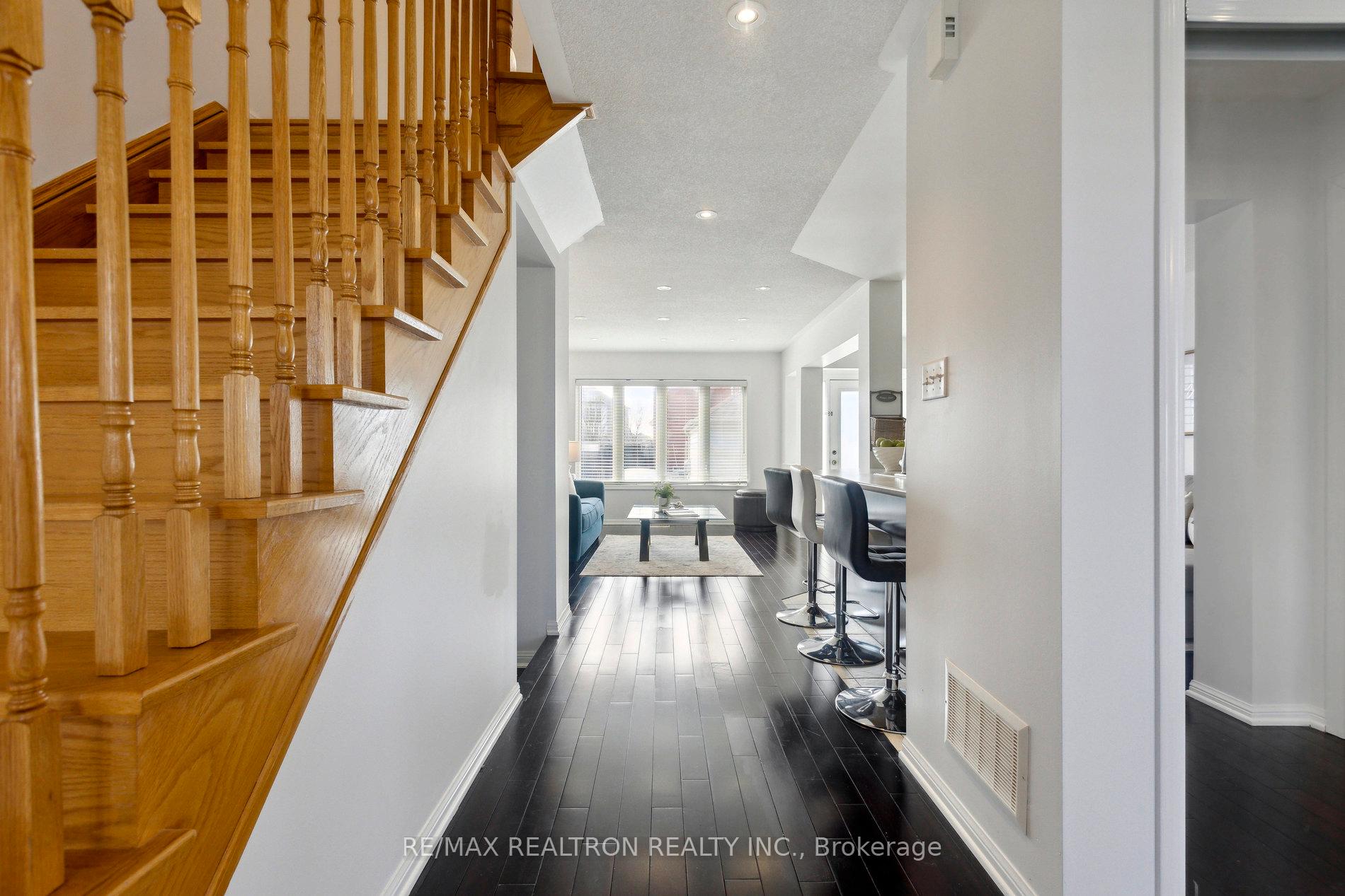Photo 12 of 302 Gas Lamp Lane, Markham, Cornell — HOMEH