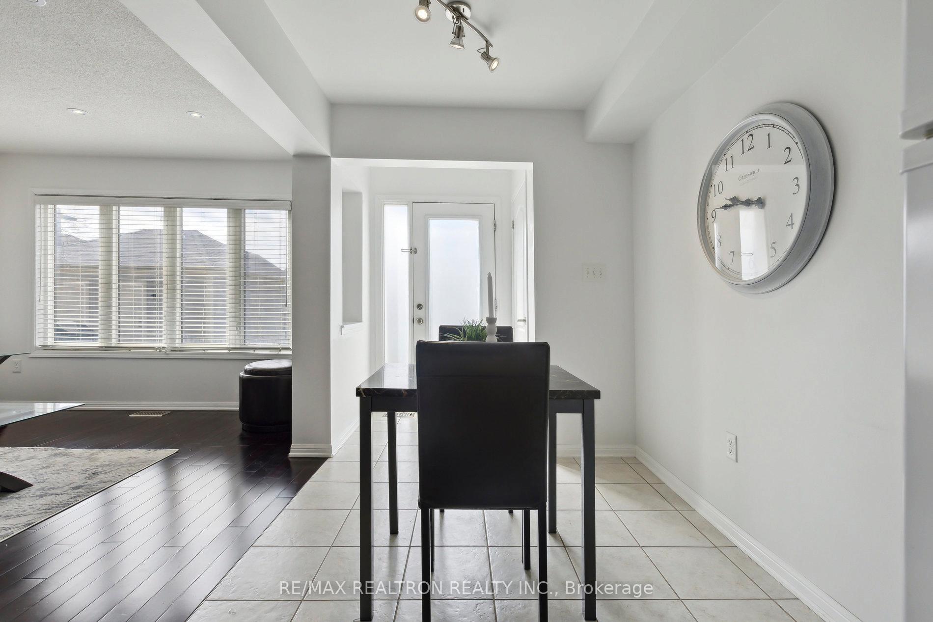 Photo 20 of 302 Gas Lamp Lane, Markham, Cornell — HOMEH