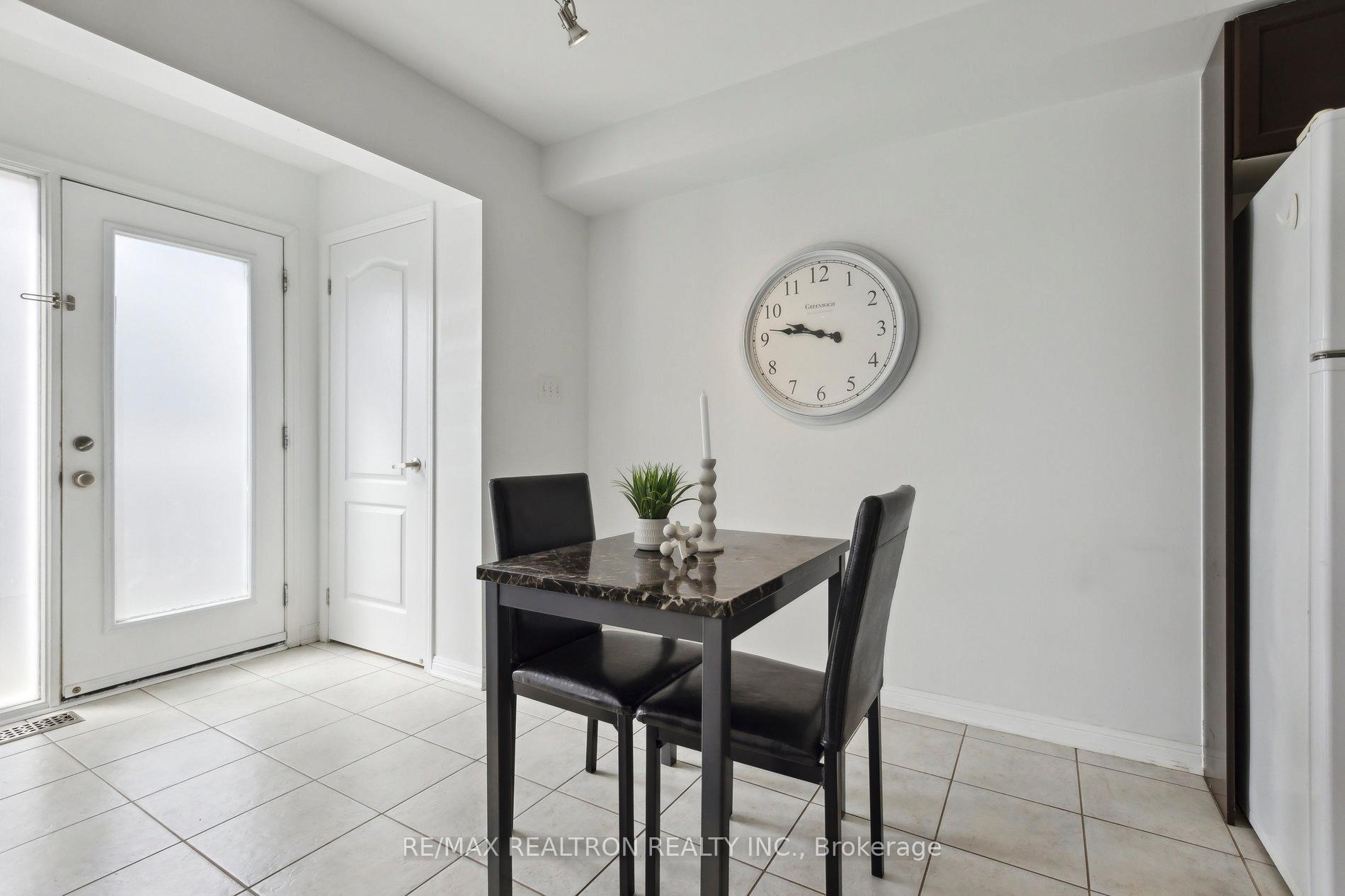 Photo 21 of 302 Gas Lamp Lane, Markham, Cornell — HOMEH