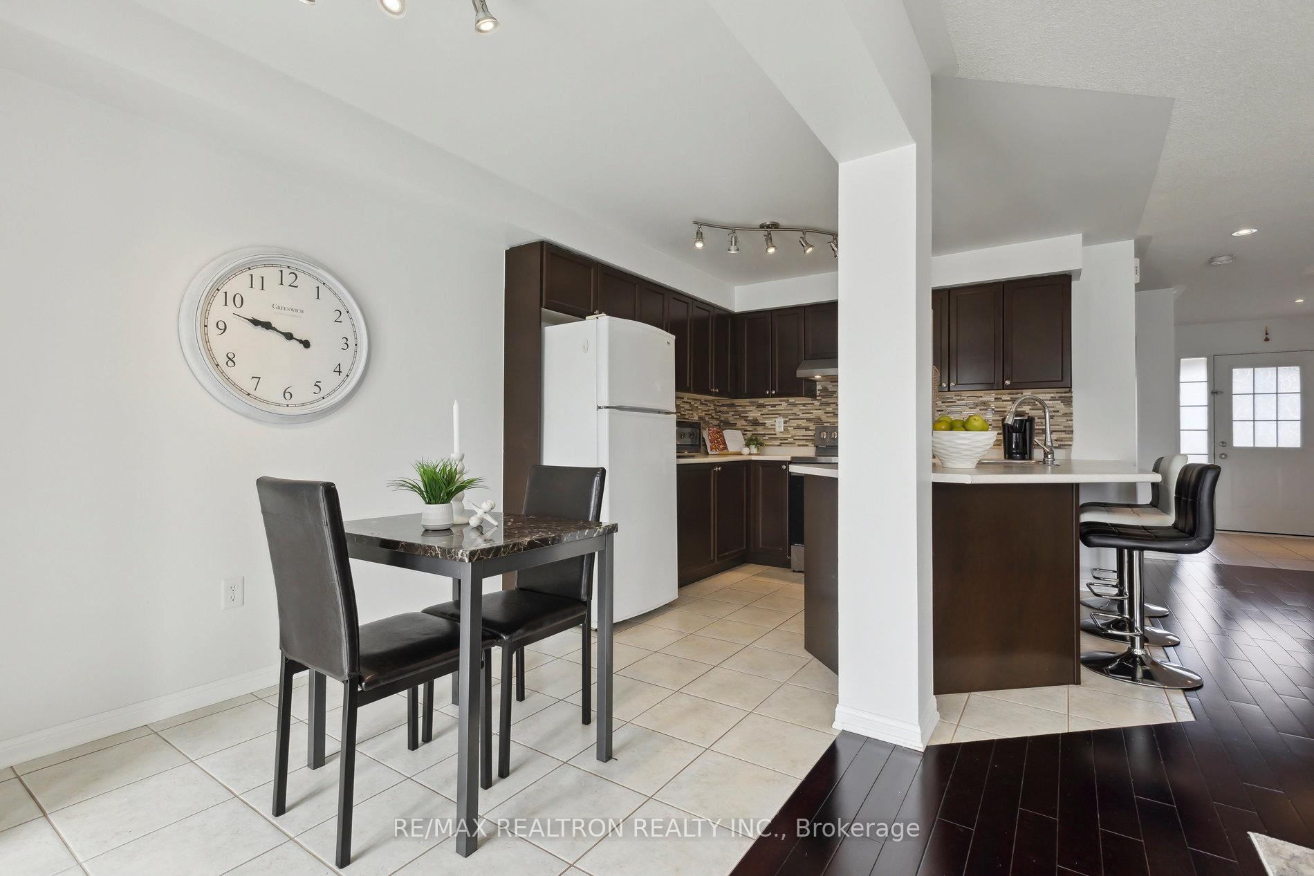 Photo 22 of 302 Gas Lamp Lane, Markham, Cornell — HOMEH