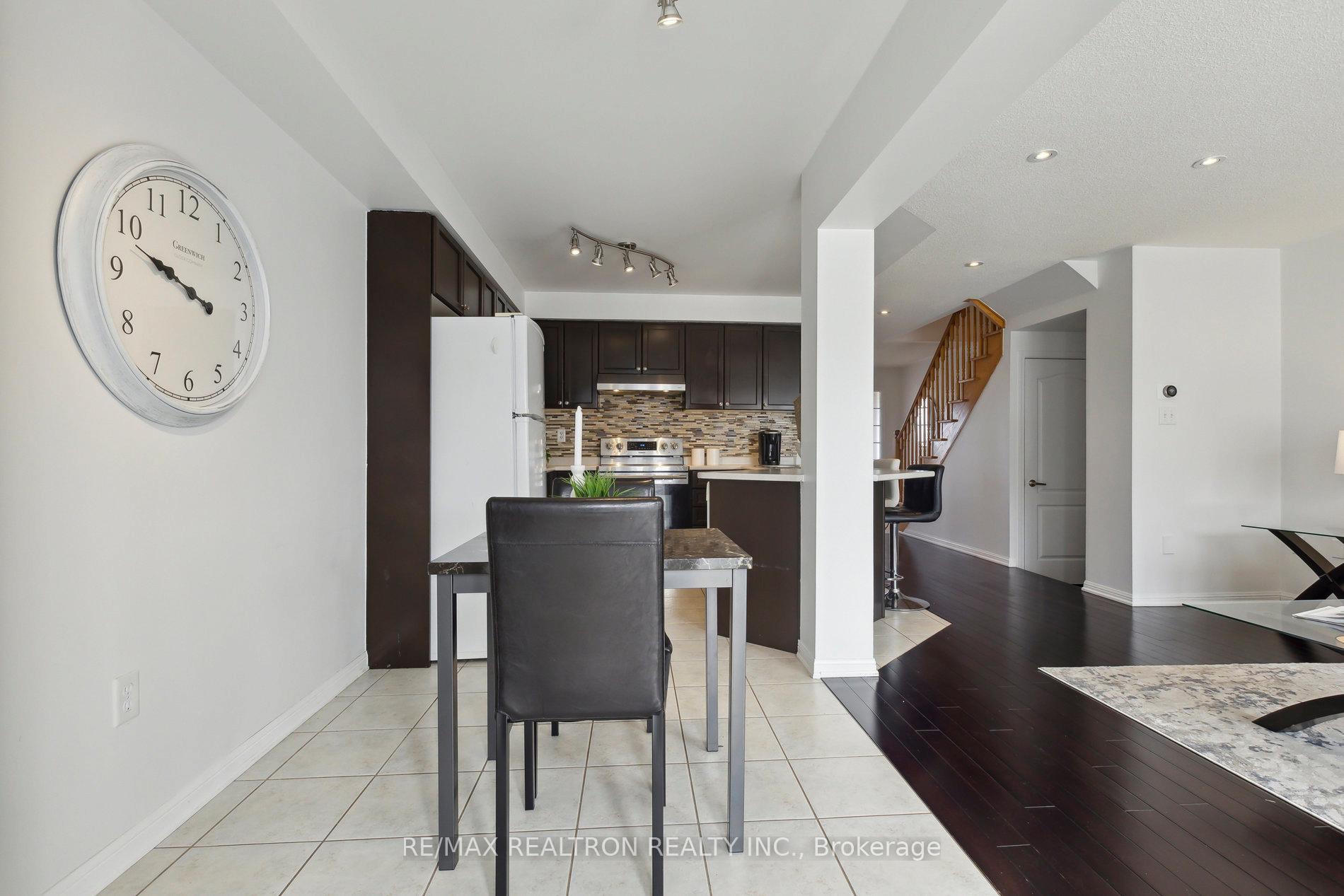 Photo 23 of 302 Gas Lamp Lane, Markham, Cornell — HOMEH