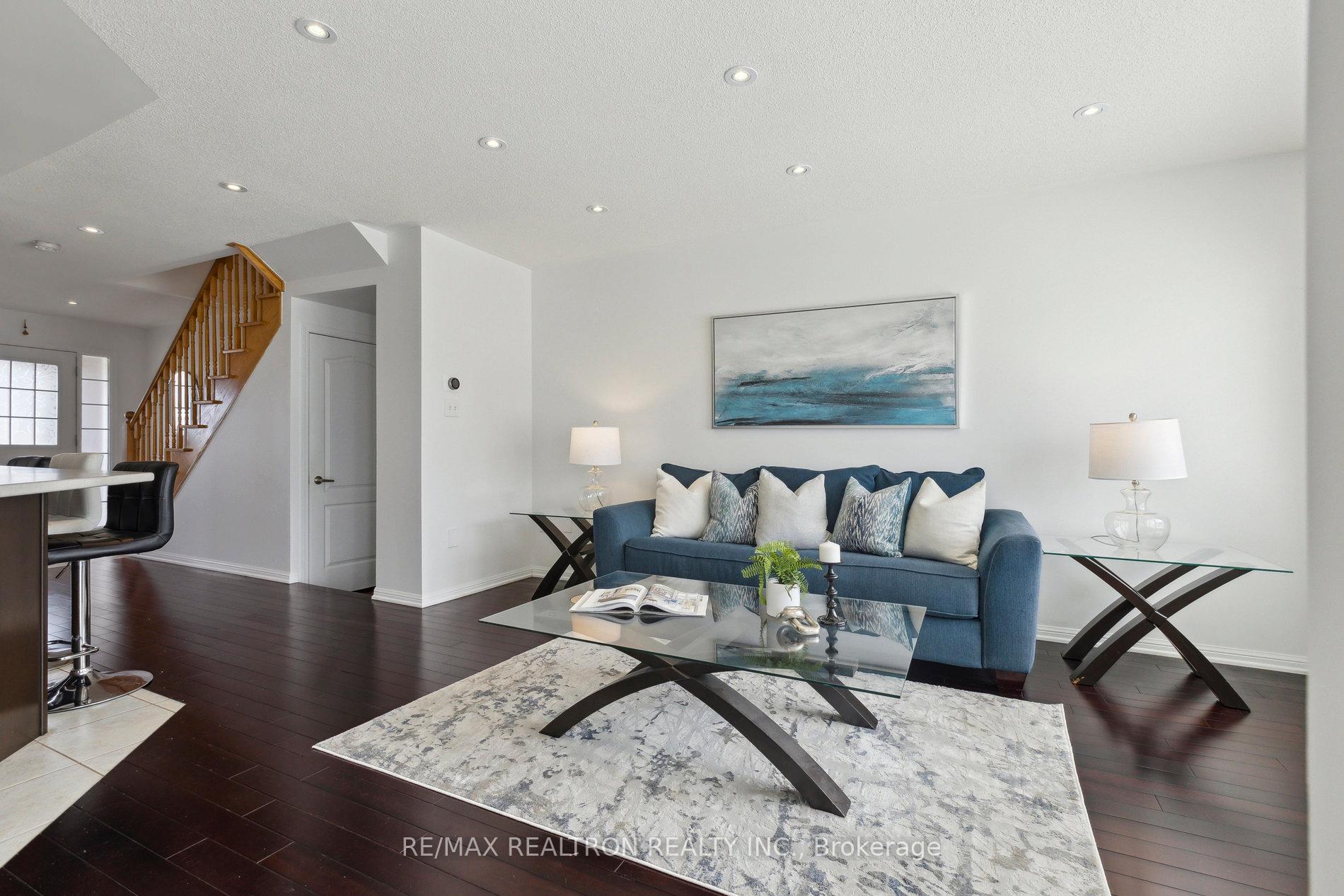 Photo 24 of 302 Gas Lamp Lane, Markham, Cornell — HOMEH